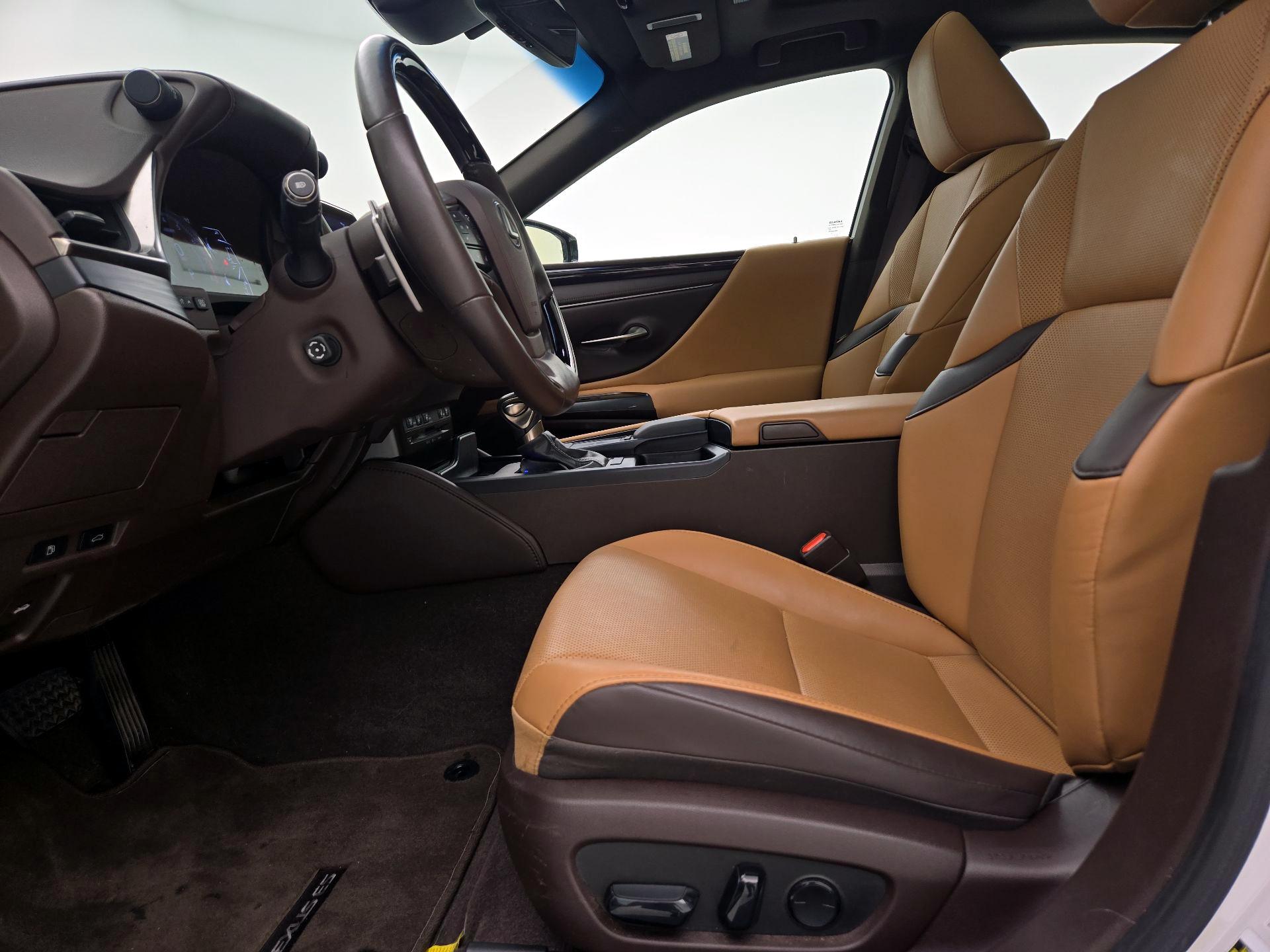 Thumbnail: 2019 Lexus ES - 11