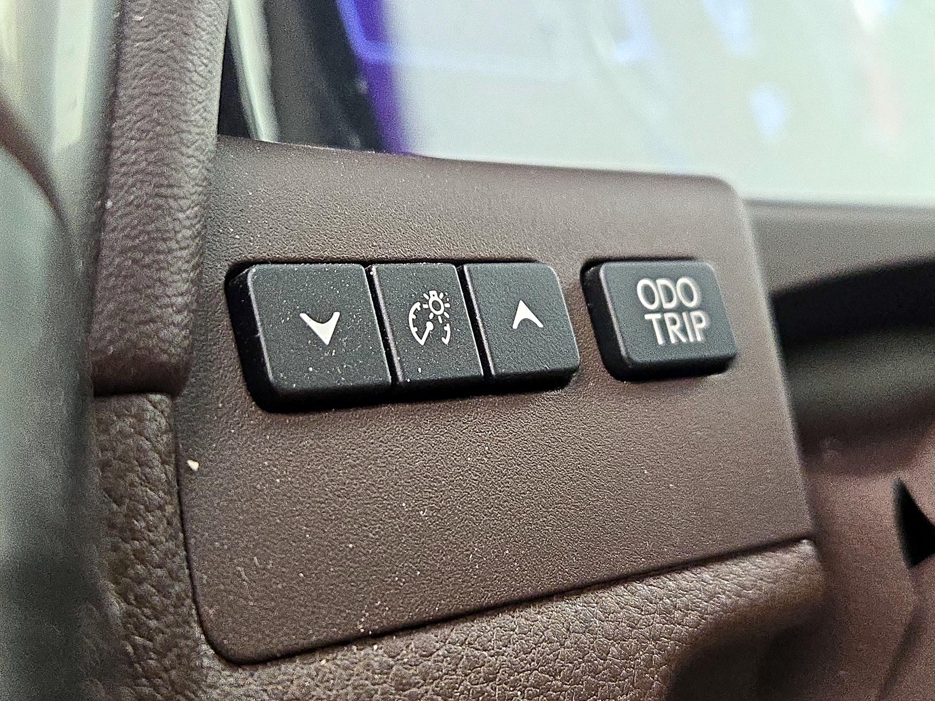 Thumbnail: 2019 Lexus ES - 13