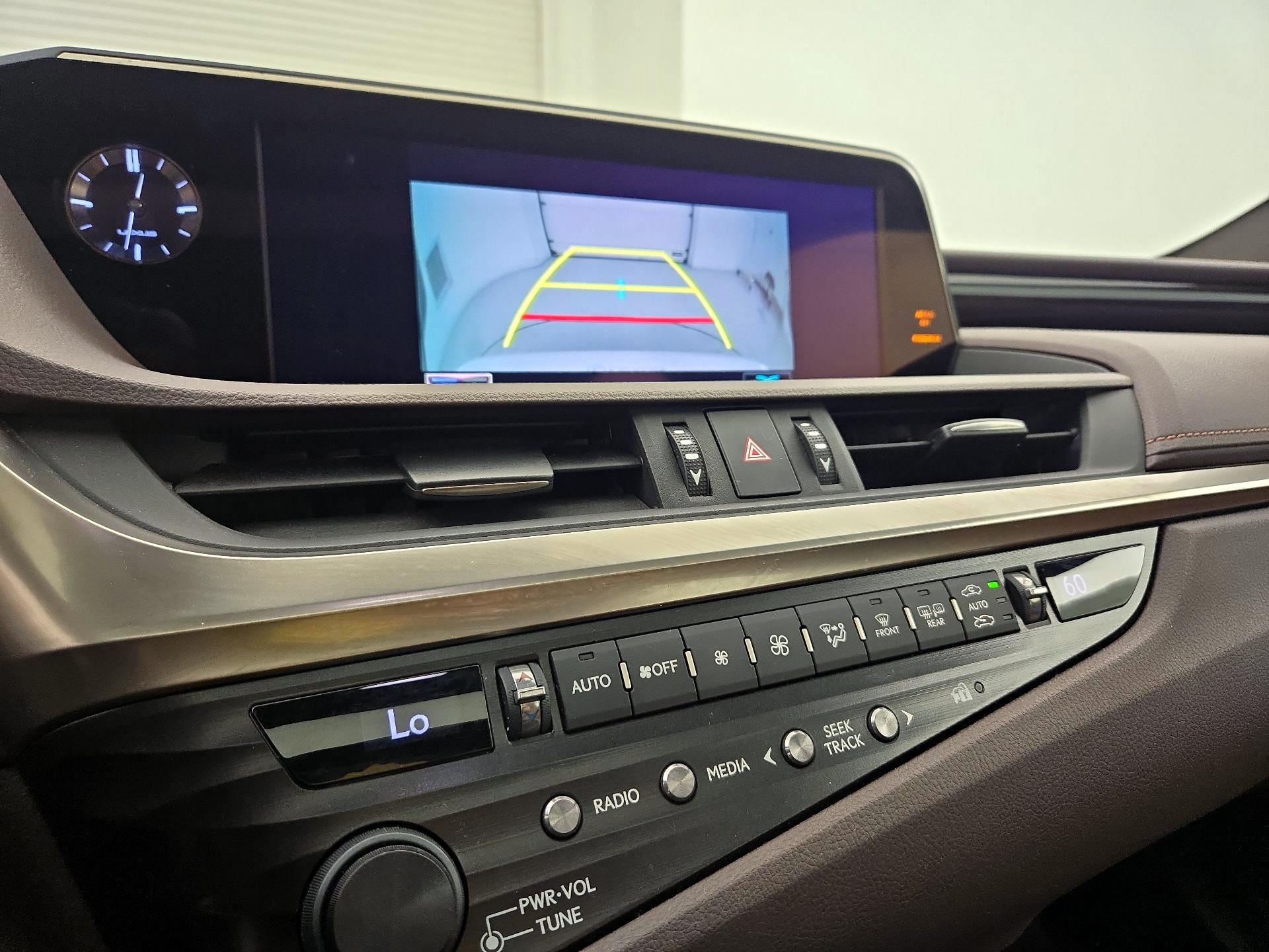 Thumbnail: 2019 Lexus ES - 15