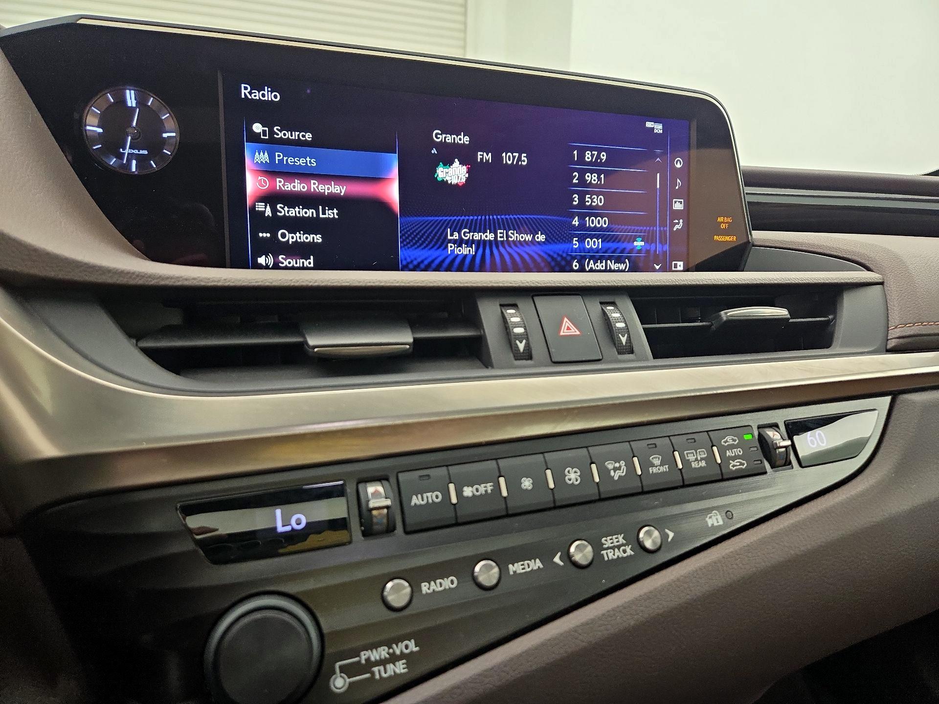 Thumbnail: 2019 Lexus ES - 16
