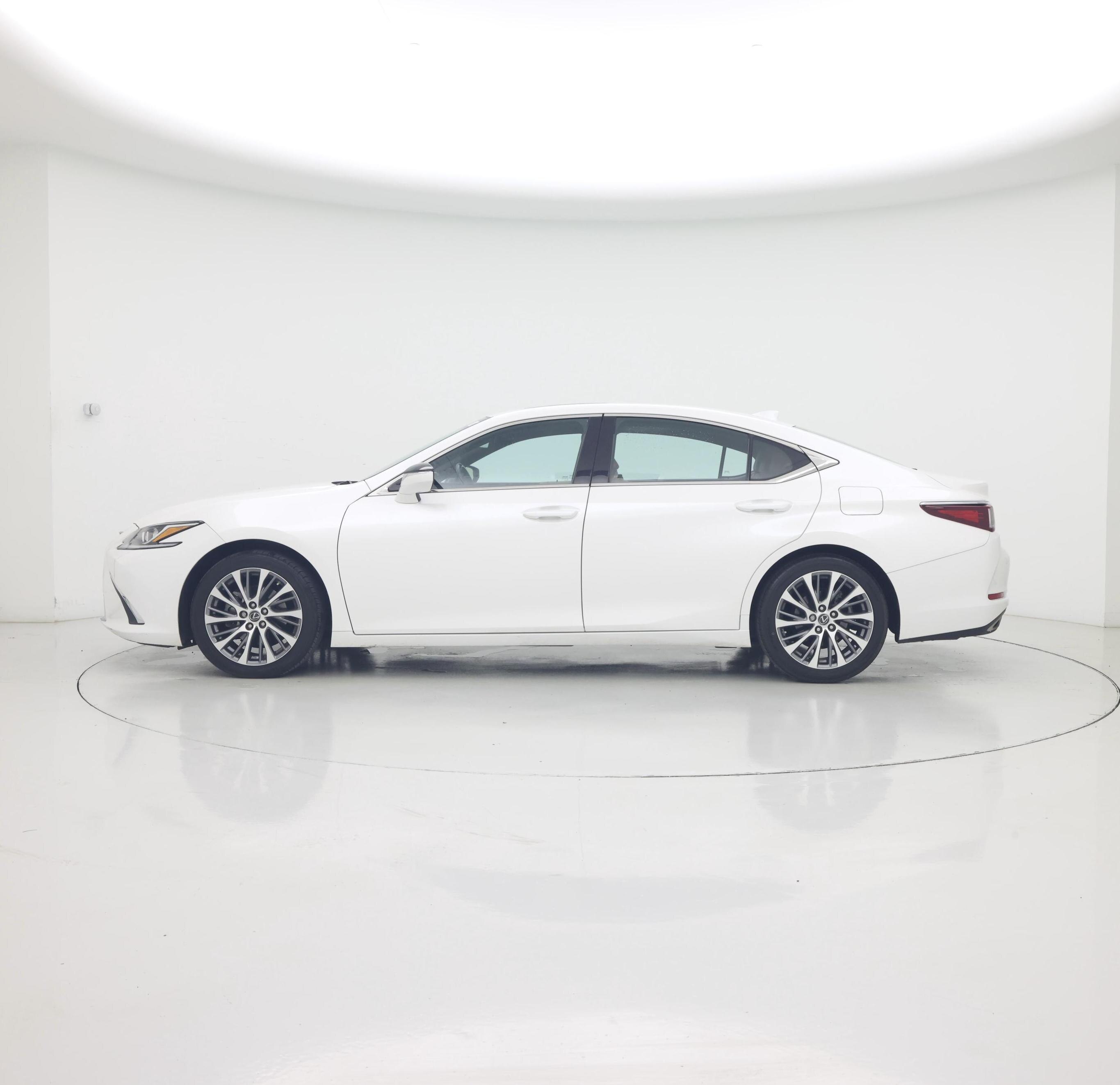 Thumbnail: 2019 Lexus ES - 3