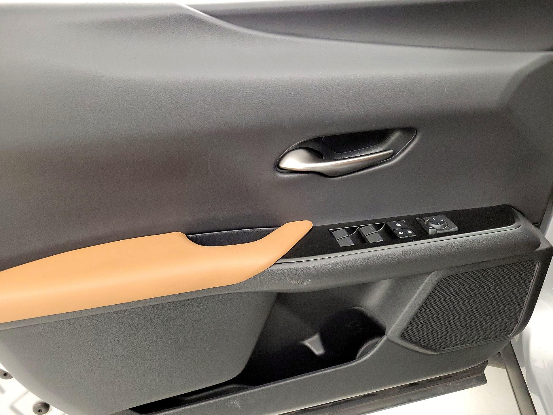 Thumbnail: 2020 Lexus UX - 12