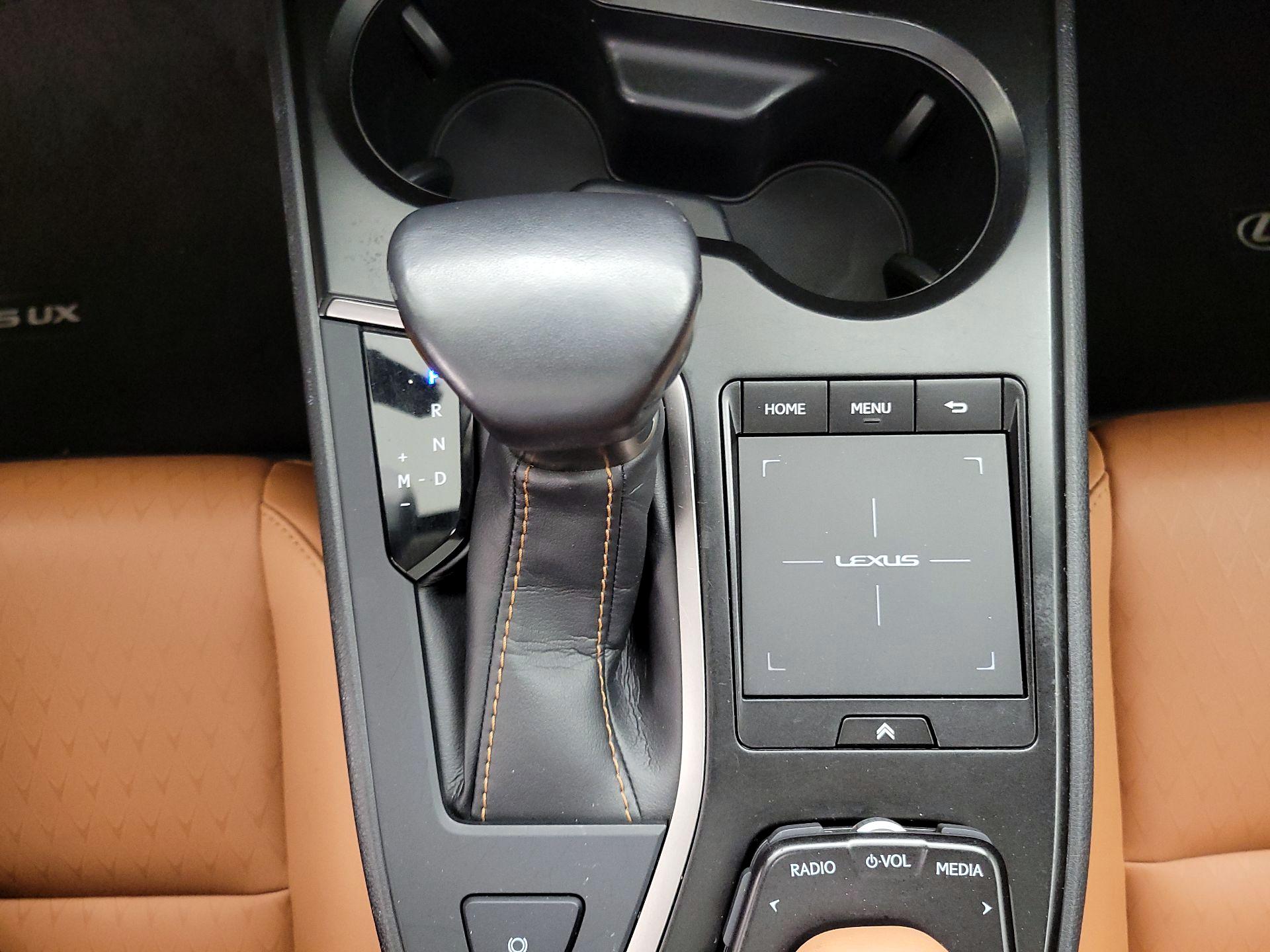 Thumbnail: 2020 Lexus UX - 17