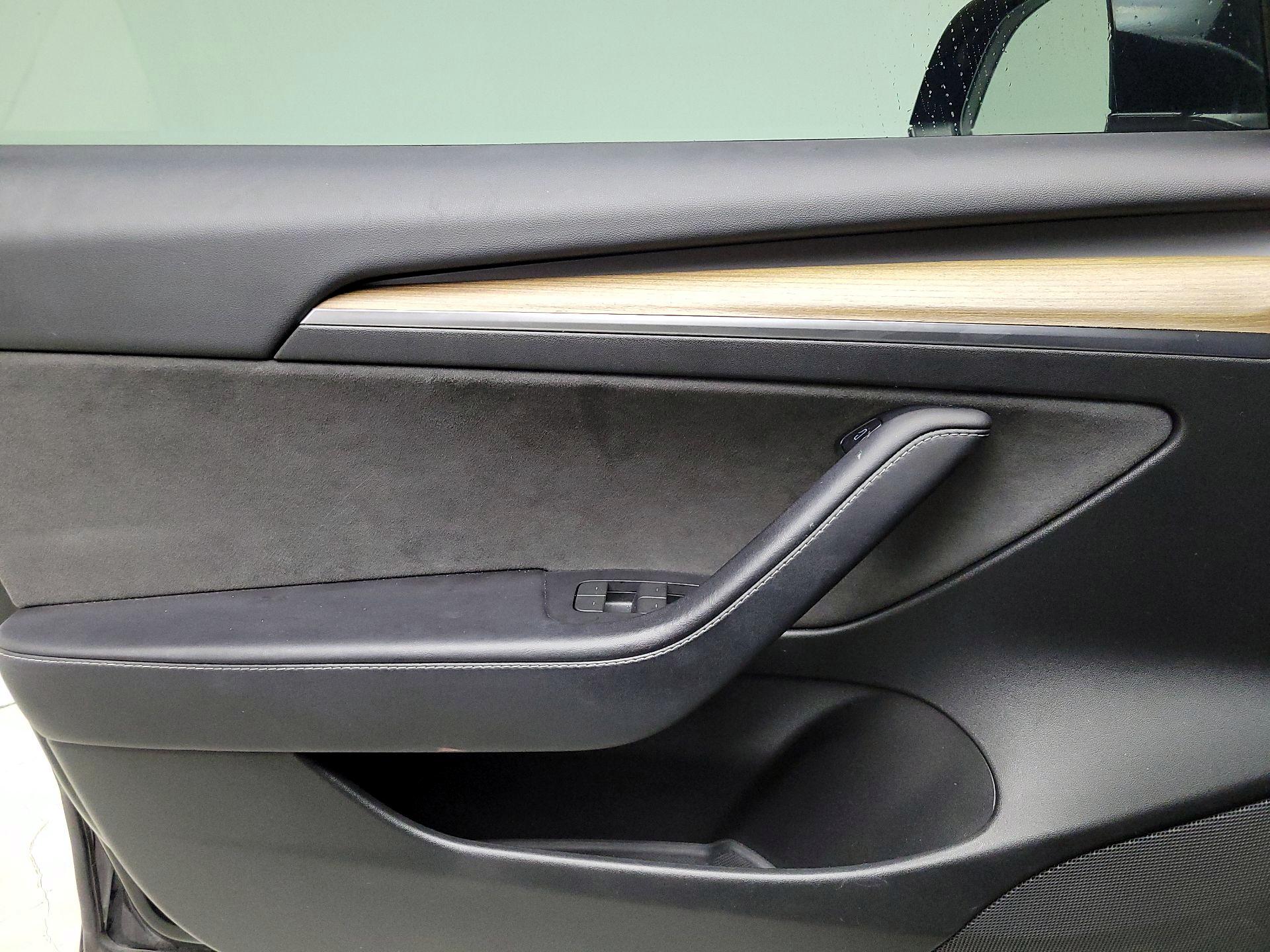 Thumbnail: 2023 Tesla Model 3 - 12