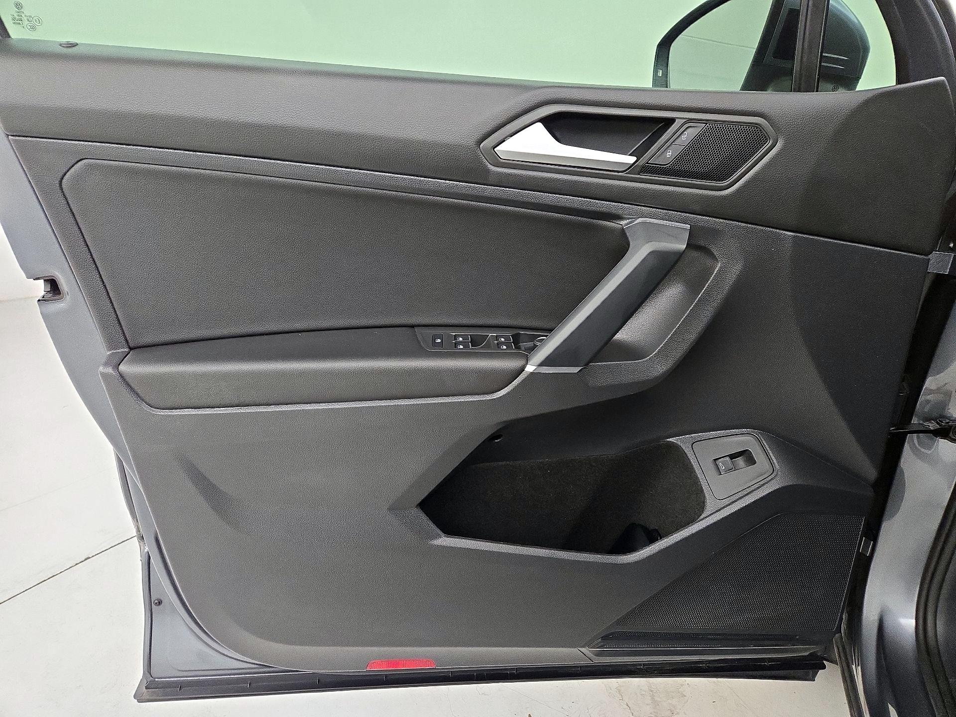 Thumbnail: 2020 Volkswagen Tiguan - 12