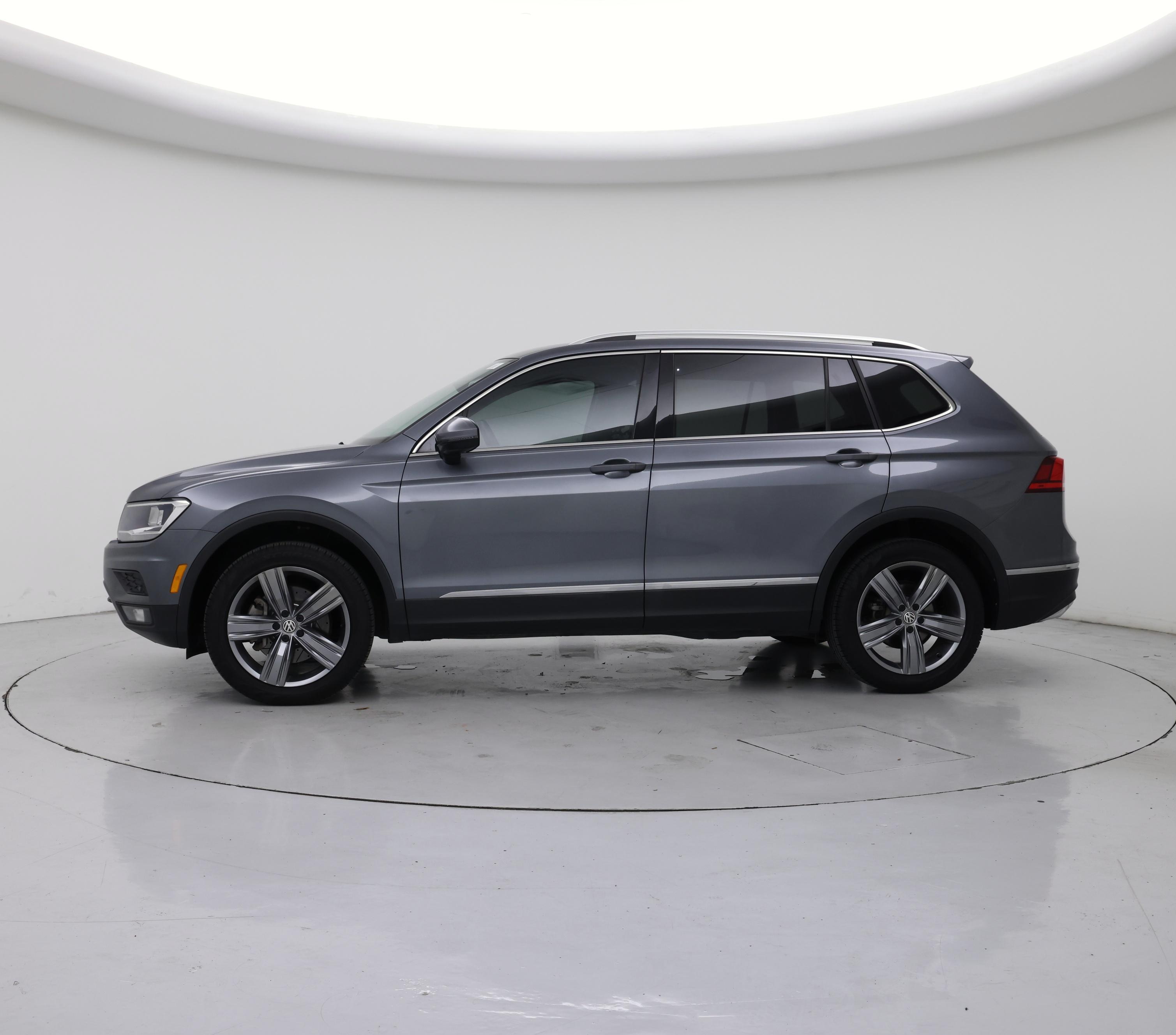 Thumbnail: 2020 Volkswagen Tiguan - 3