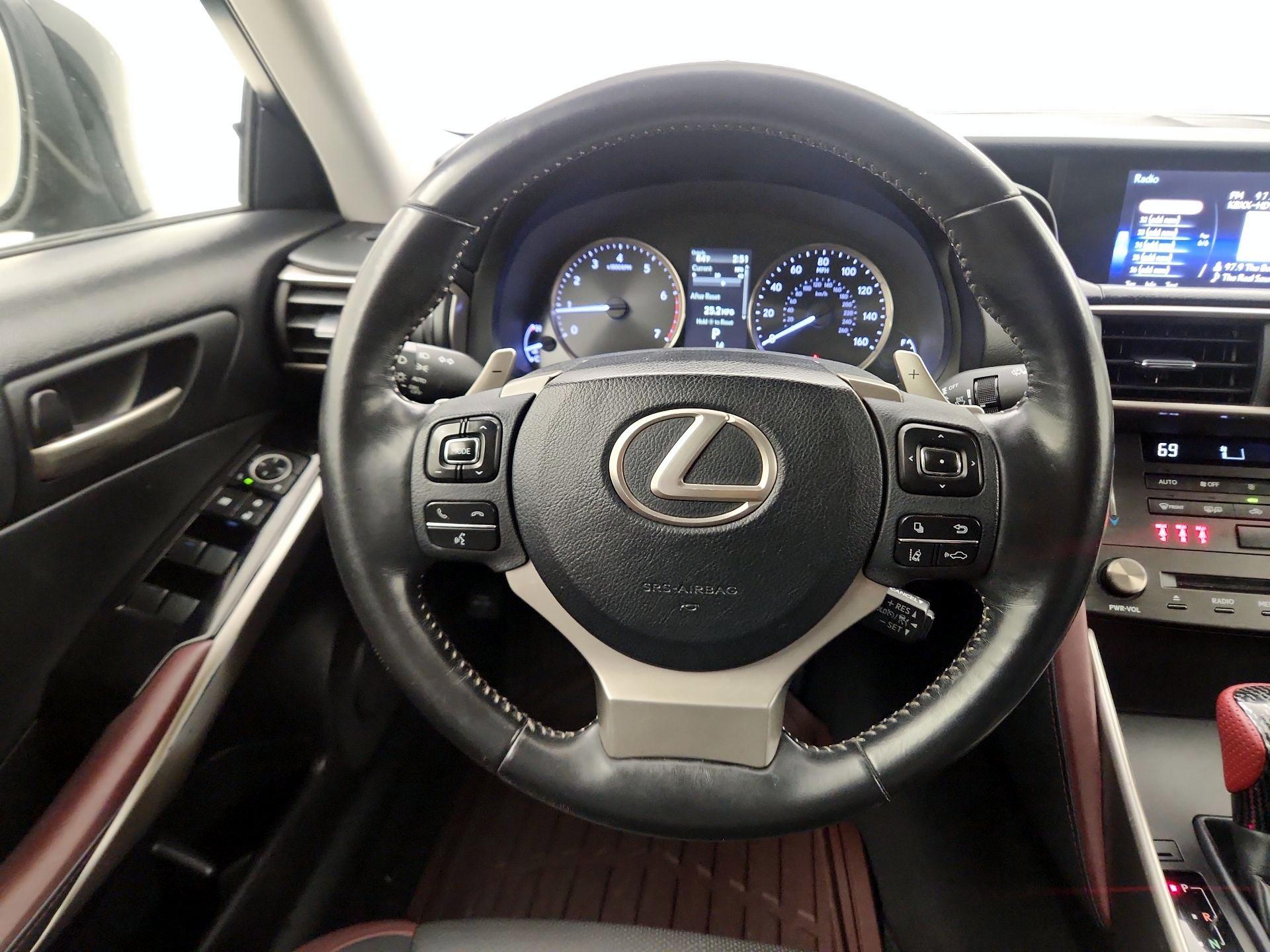 Thumbnail: 2016 Lexus IS - 10