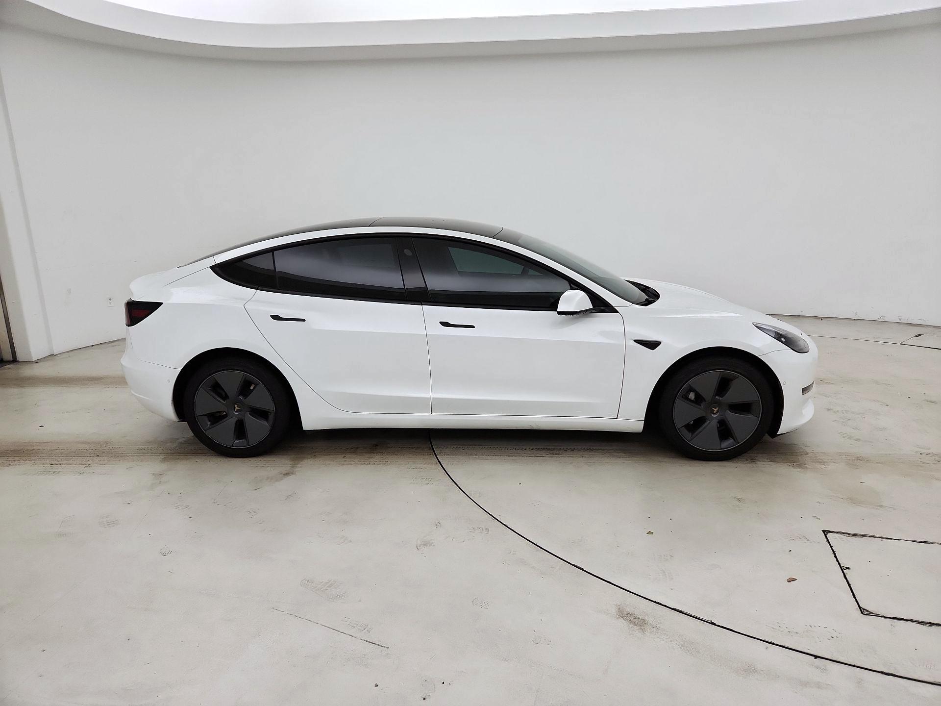Thumbnail: 2021 Tesla Model 3 - 4