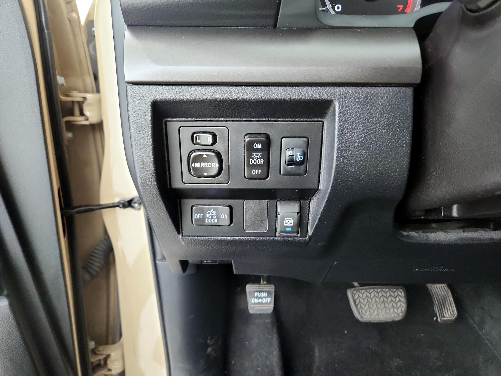 2017 Toyota Tundra SR5 - Photo 12