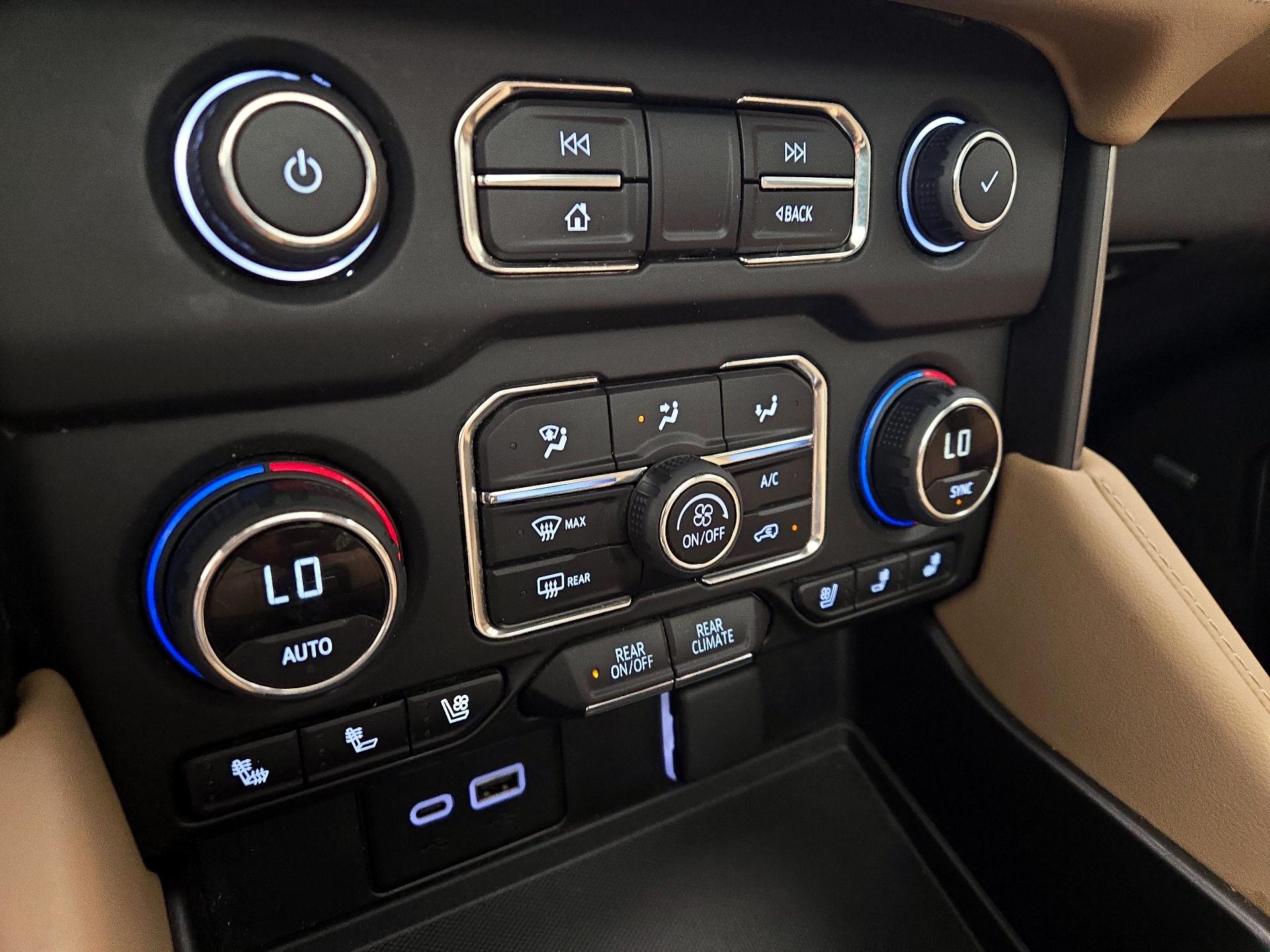 Thumbnail: 2023 Chevrolet Suburban - 17