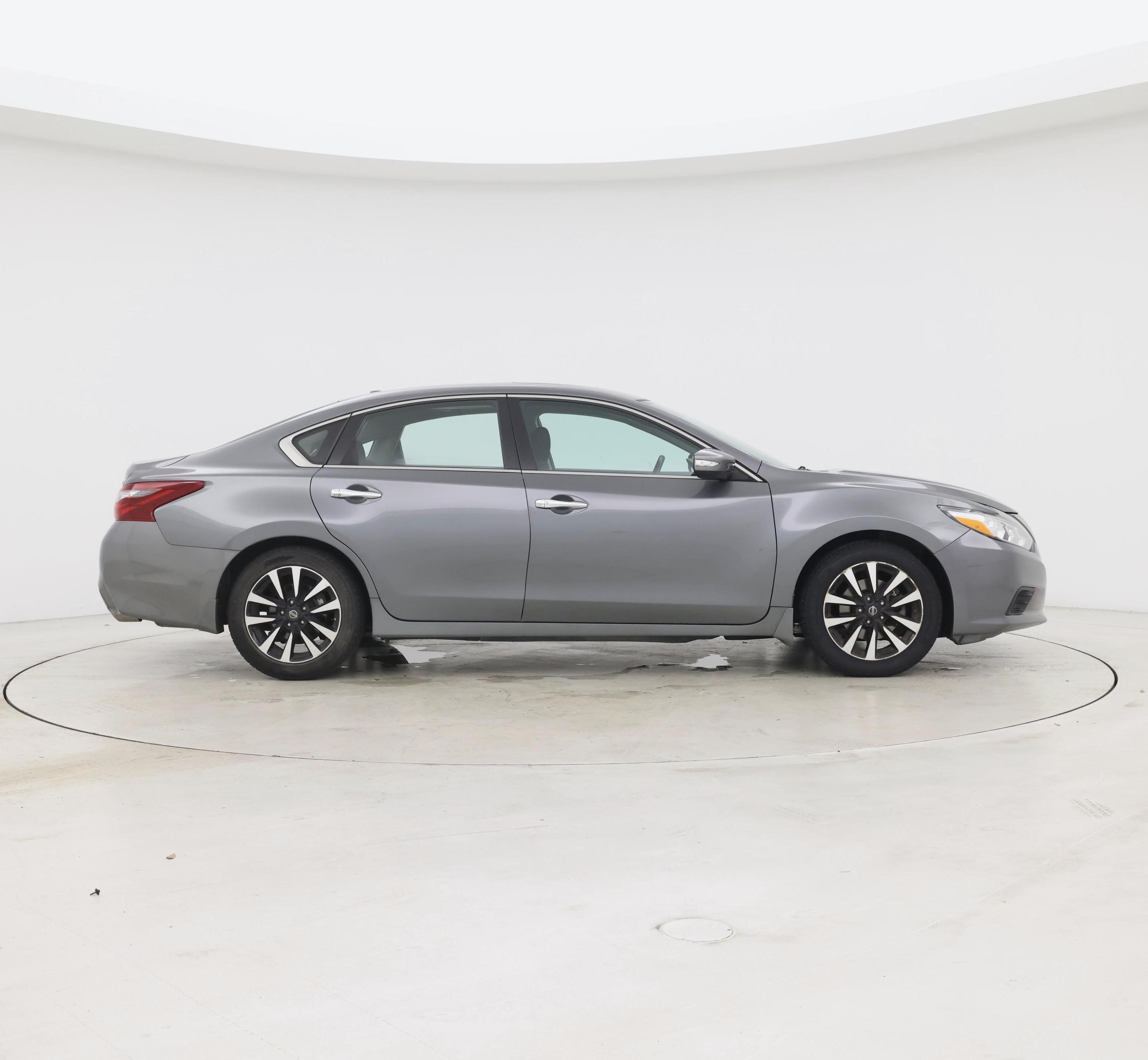 Thumbnail: 2018 Nissan Altima - 7
