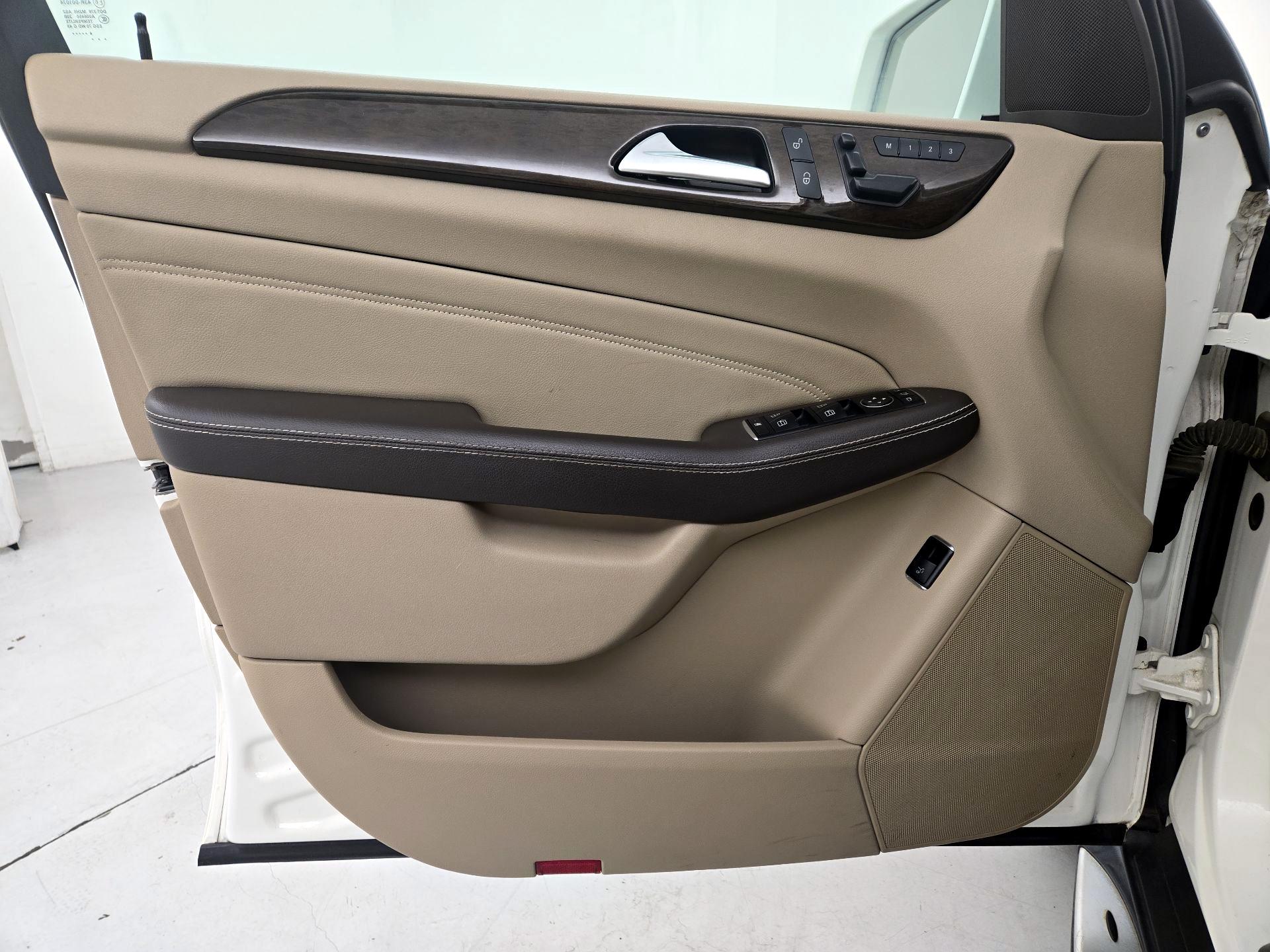 Thumbnail: 2015 Mercedes-Benz M-Class - 12