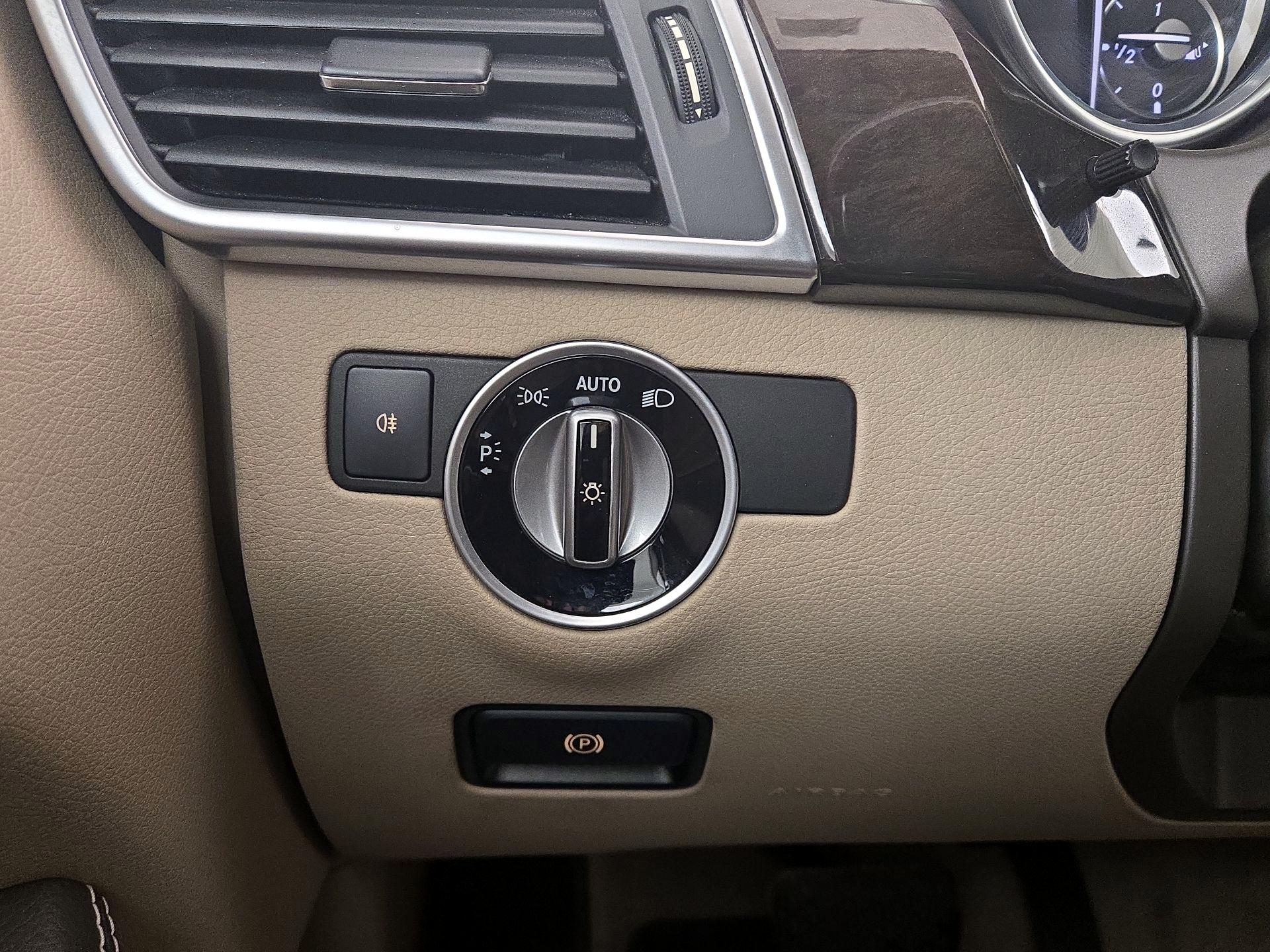 Thumbnail: 2015 Mercedes-Benz M-Class - 13