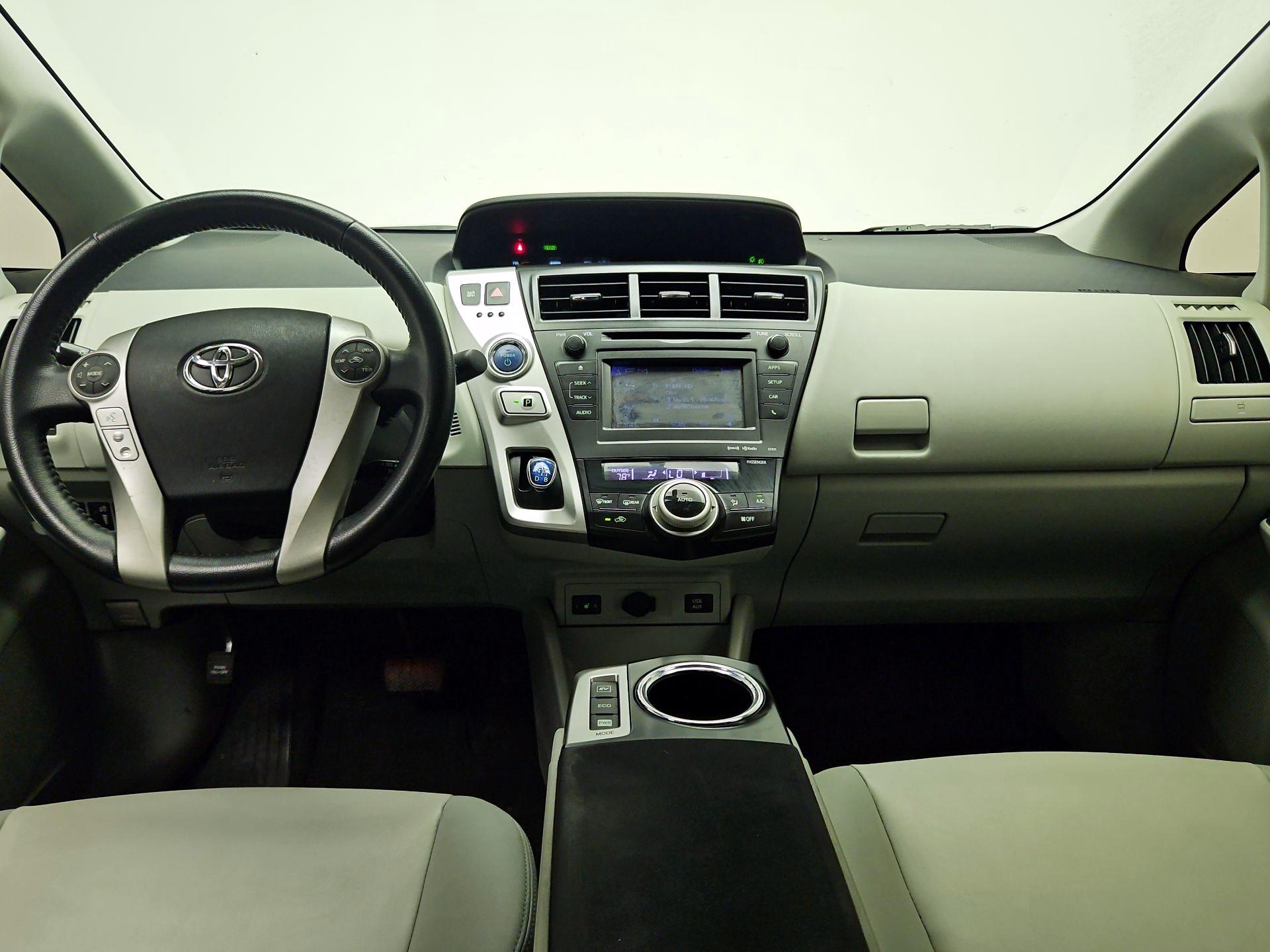 Thumbnail: 2014 Toyota Prius v - 9