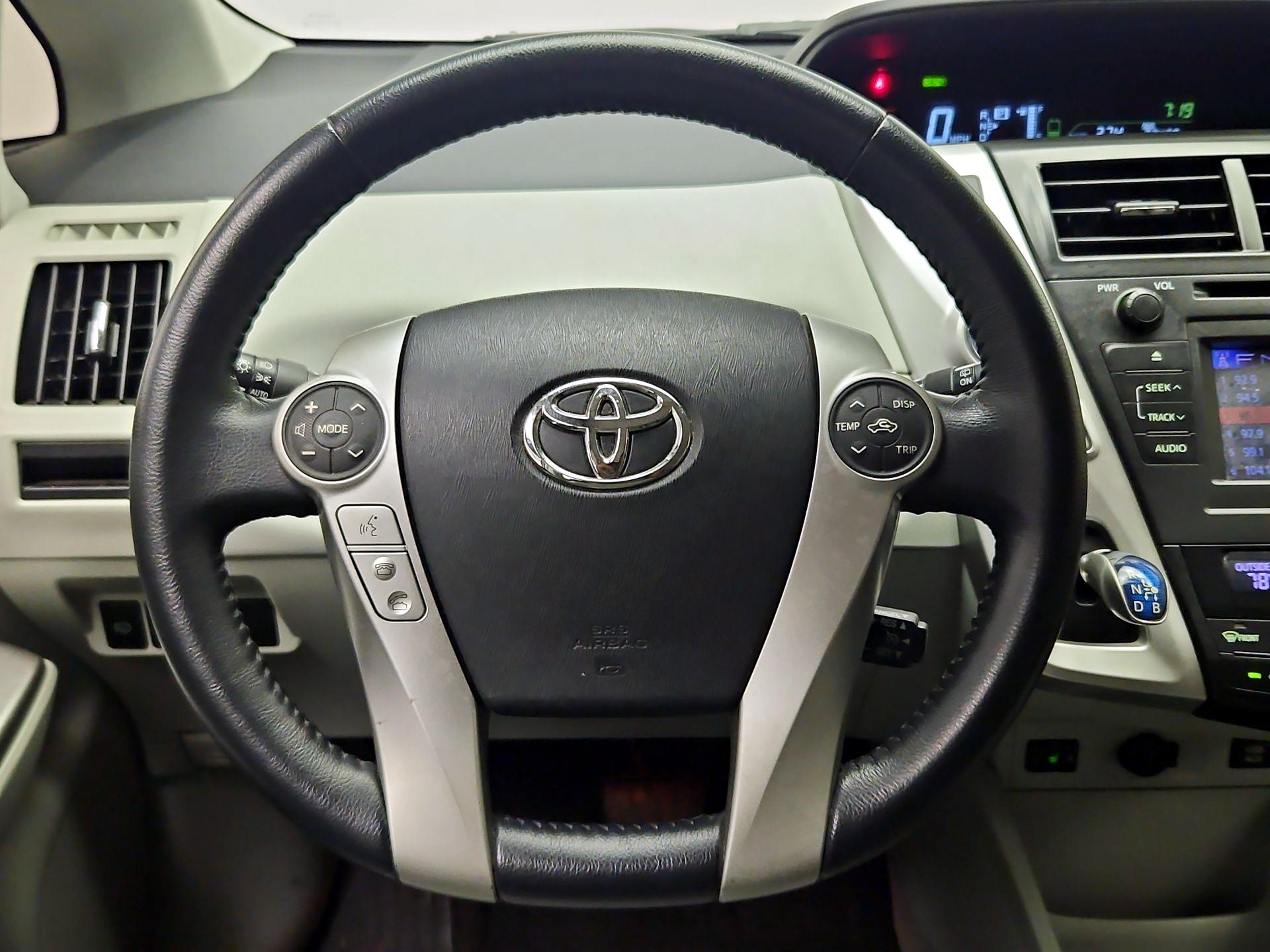 Thumbnail: 2014 Toyota Prius v - 10