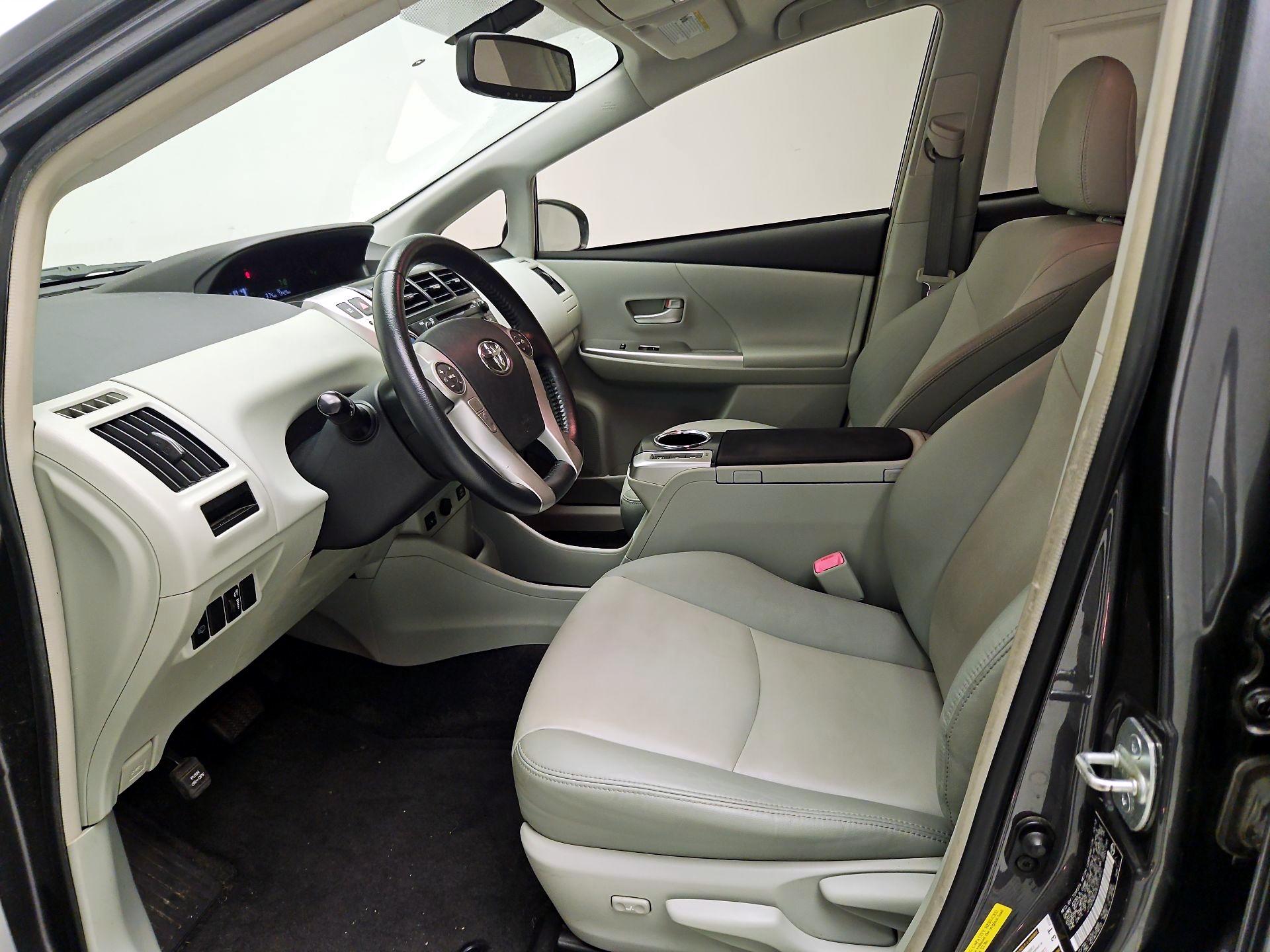 Thumbnail: 2014 Toyota Prius v - 11