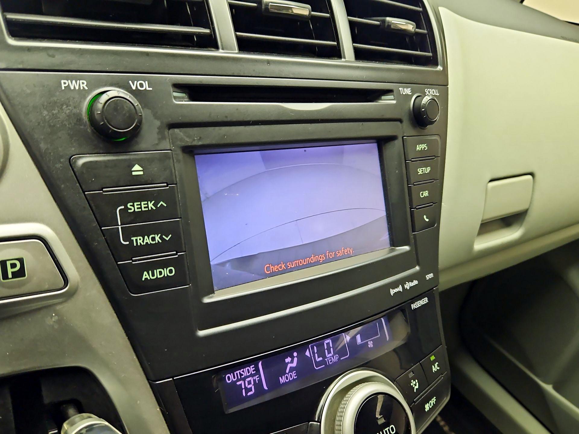 Thumbnail: 2014 Toyota Prius v - 14