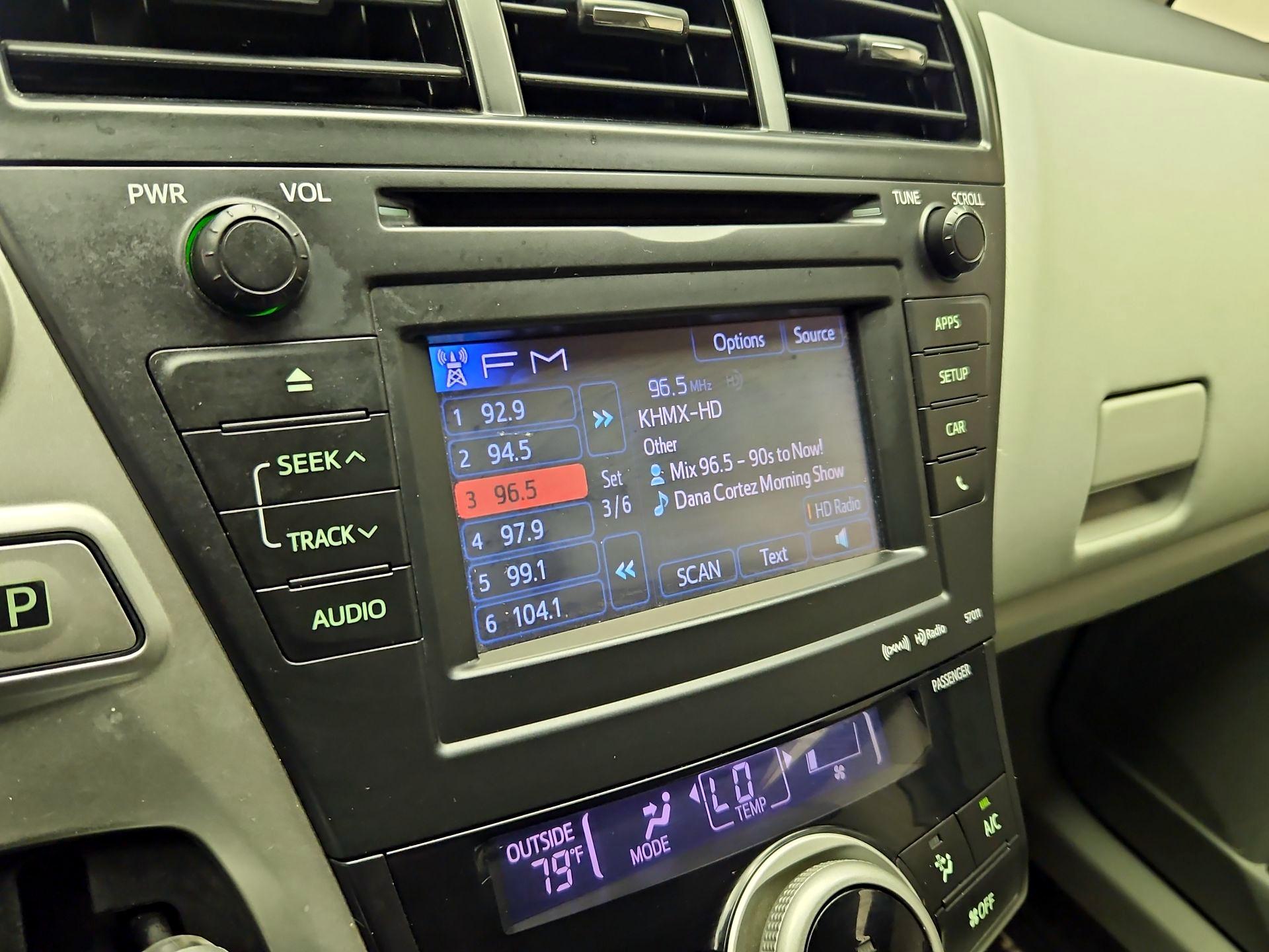 Thumbnail: 2014 Toyota Prius v - 15