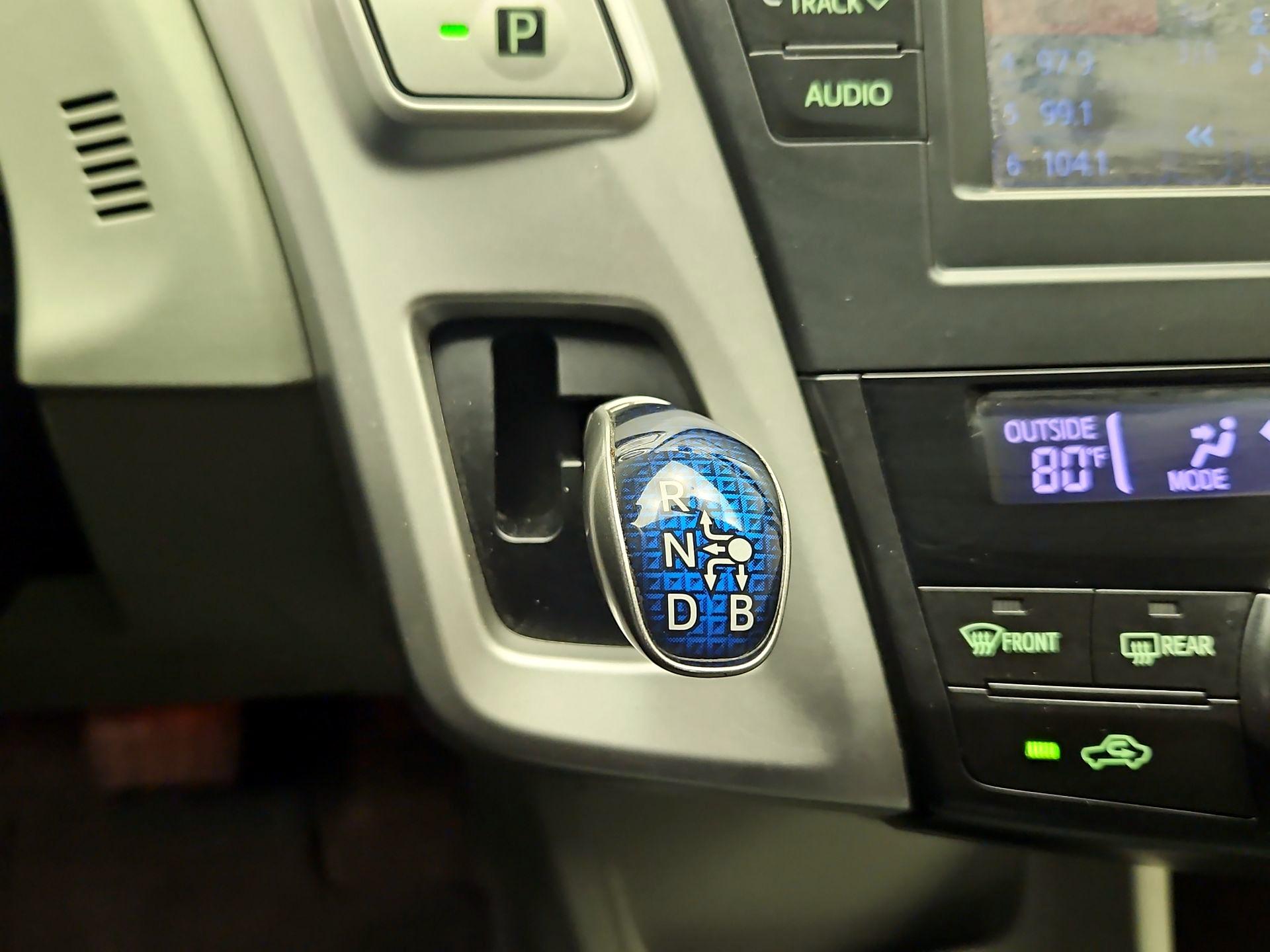Thumbnail: 2014 Toyota Prius v - 17
