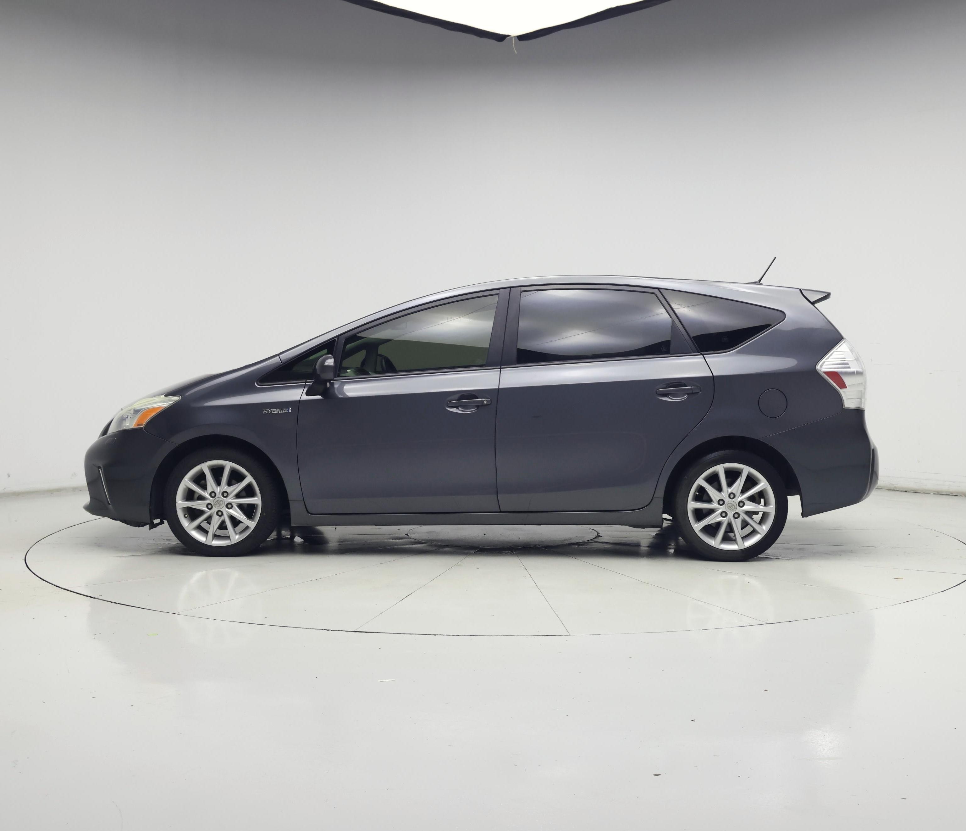 Thumbnail: 2014 Toyota Prius v - 3