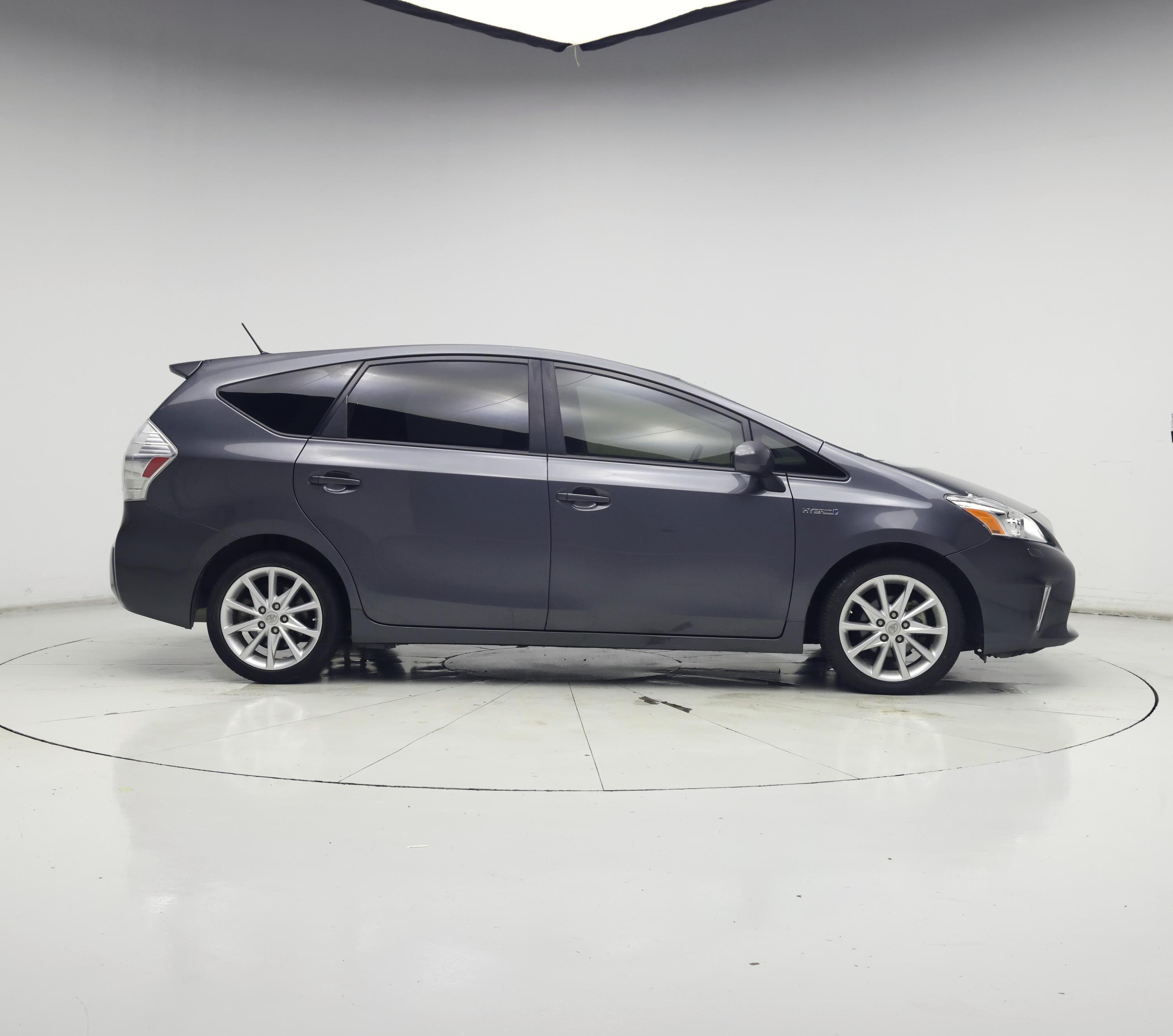 Thumbnail: 2014 Toyota Prius v - 7