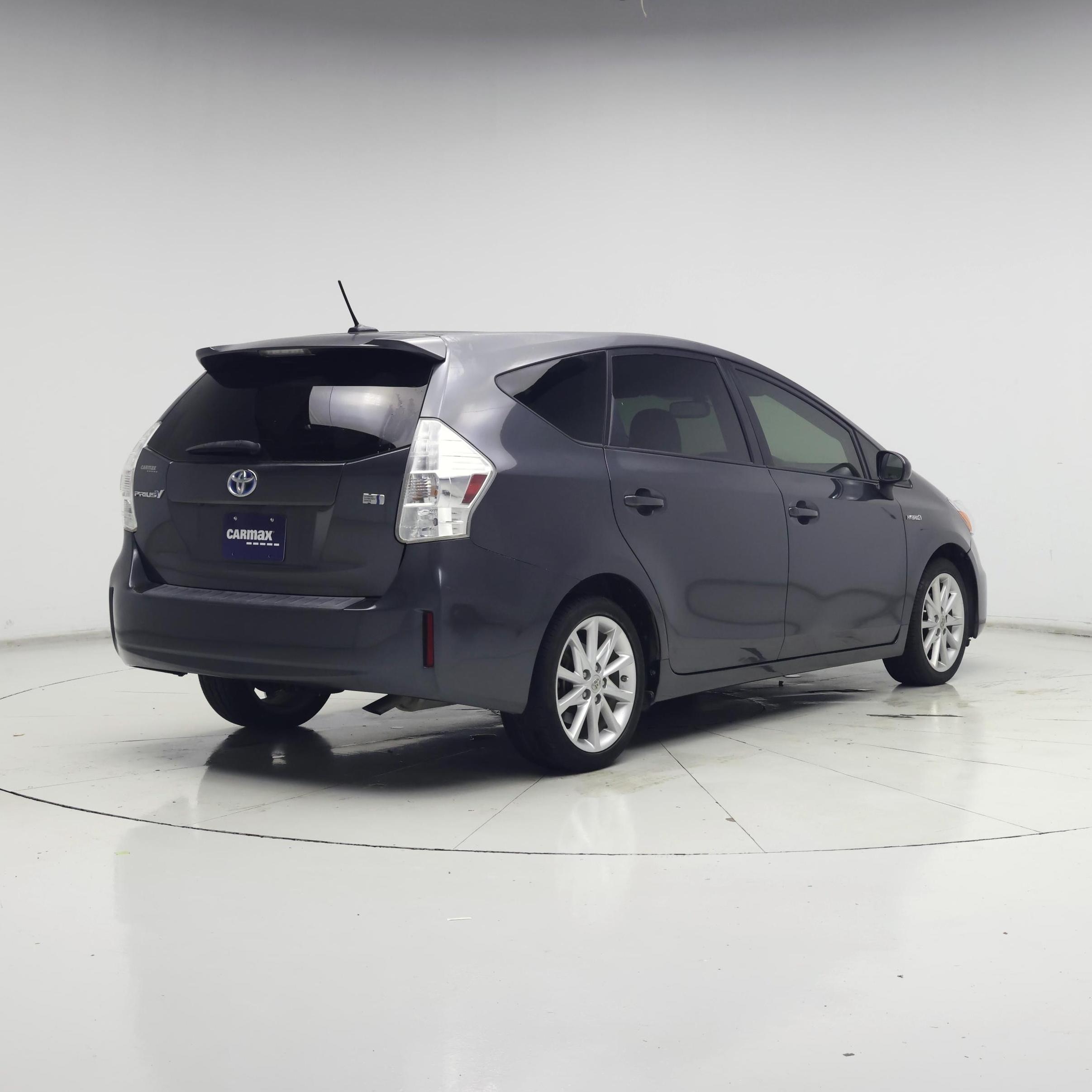 Thumbnail: 2014 Toyota Prius v - 8