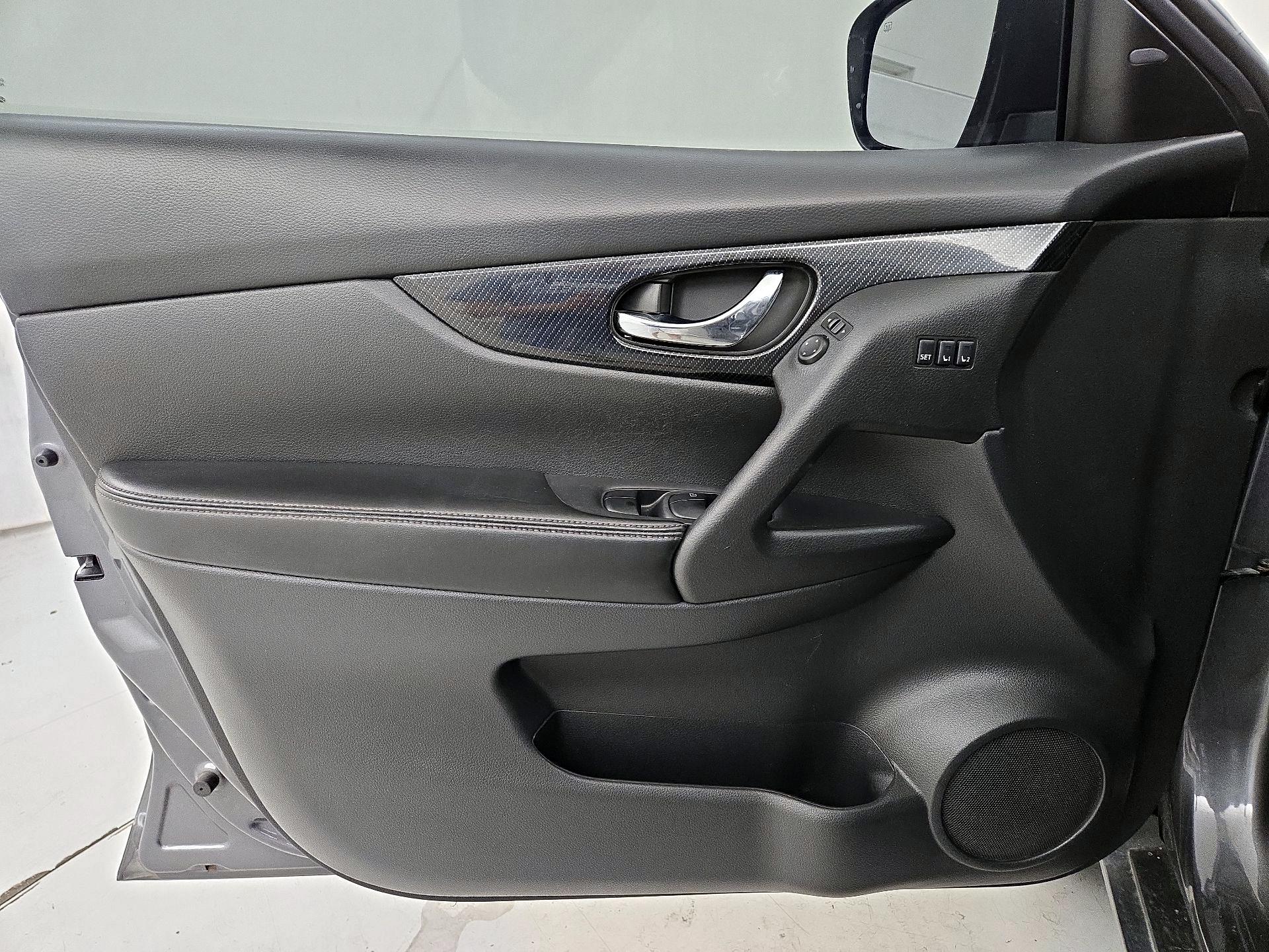 Thumbnail: 2019 Nissan Rogue - 12