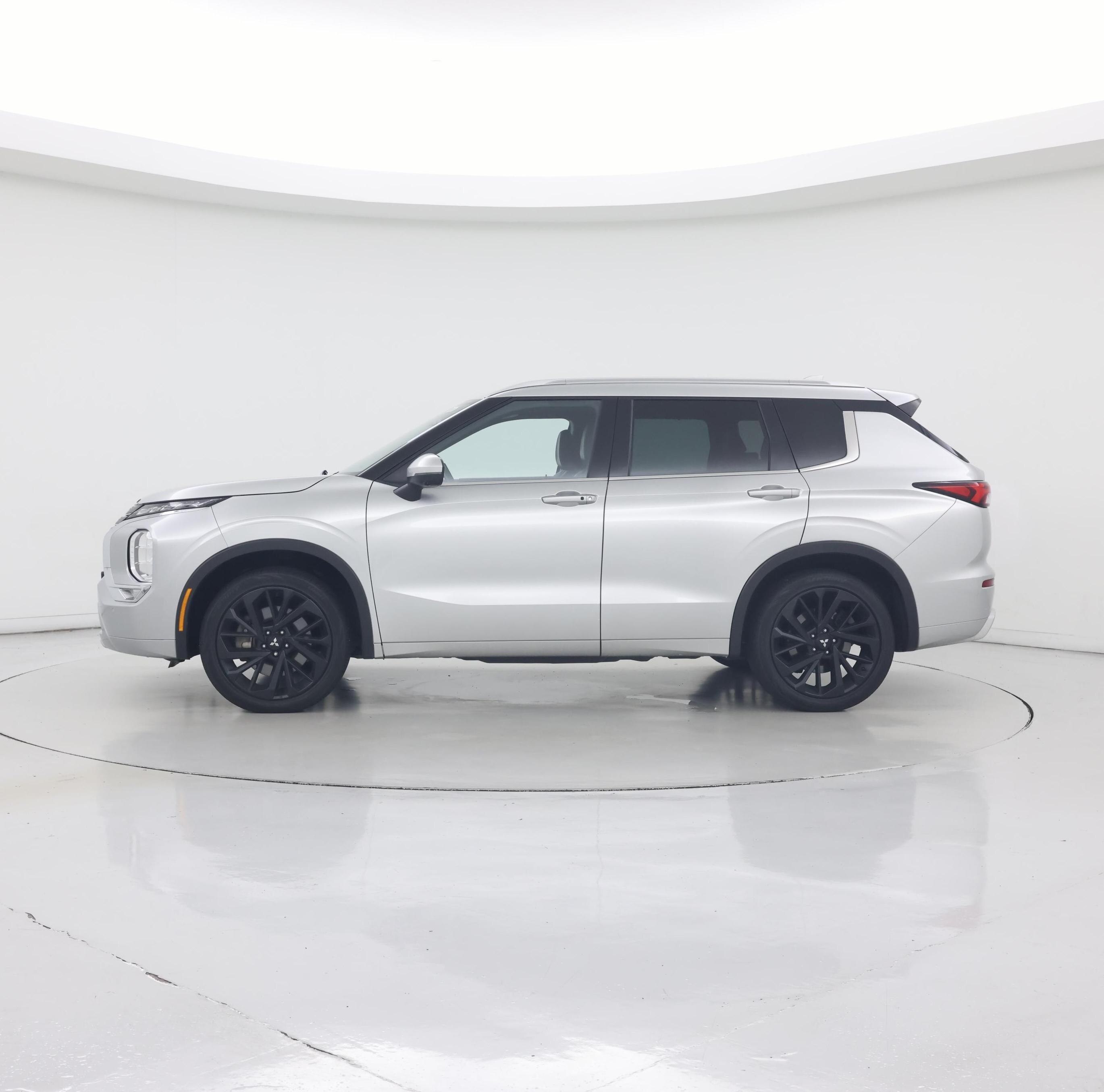 Thumbnail: 2022 Mitsubishi Outlander - 3
