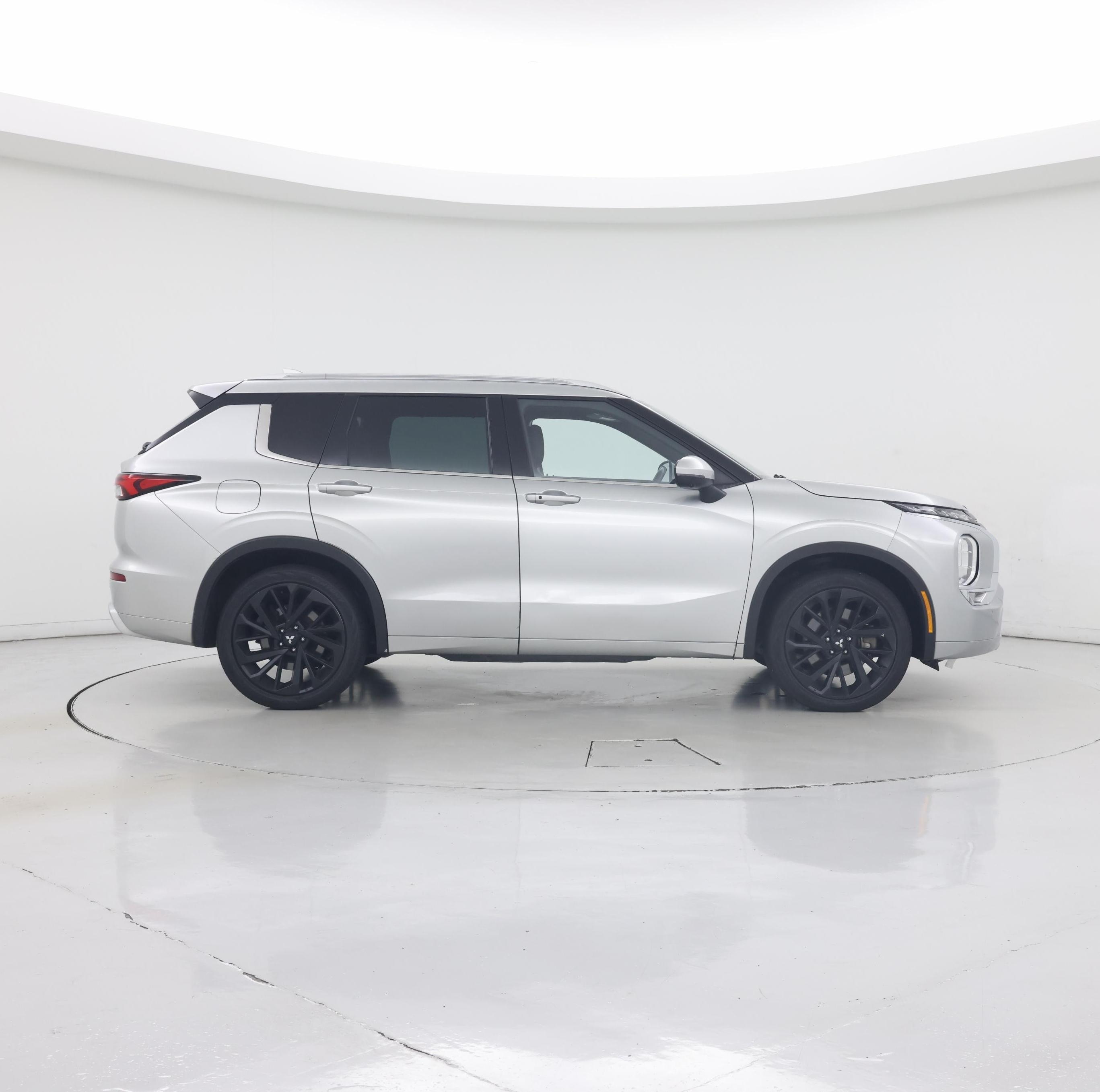 Thumbnail: 2022 Mitsubishi Outlander - 7