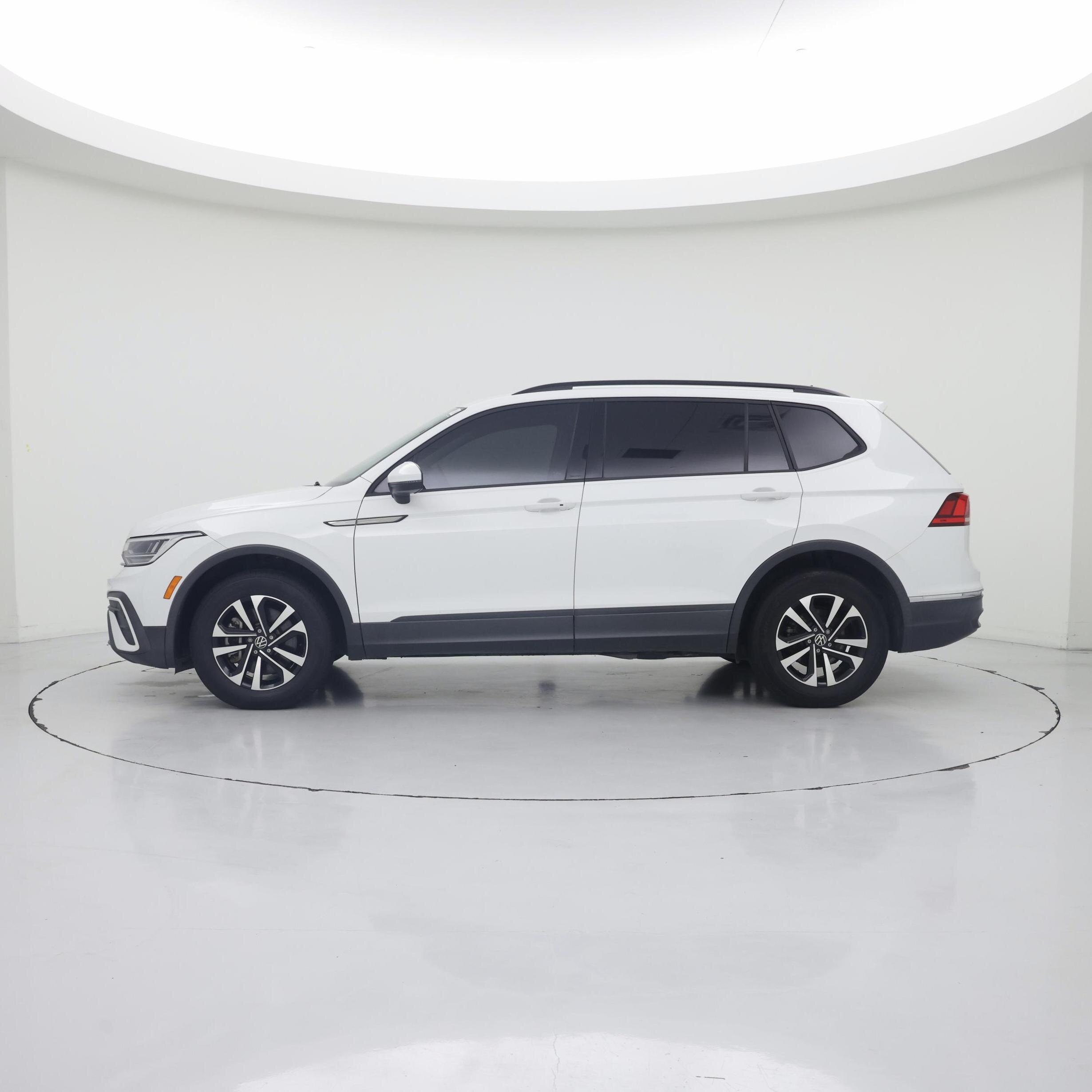 Thumbnail: 2022 Volkswagen Tiguan - 3