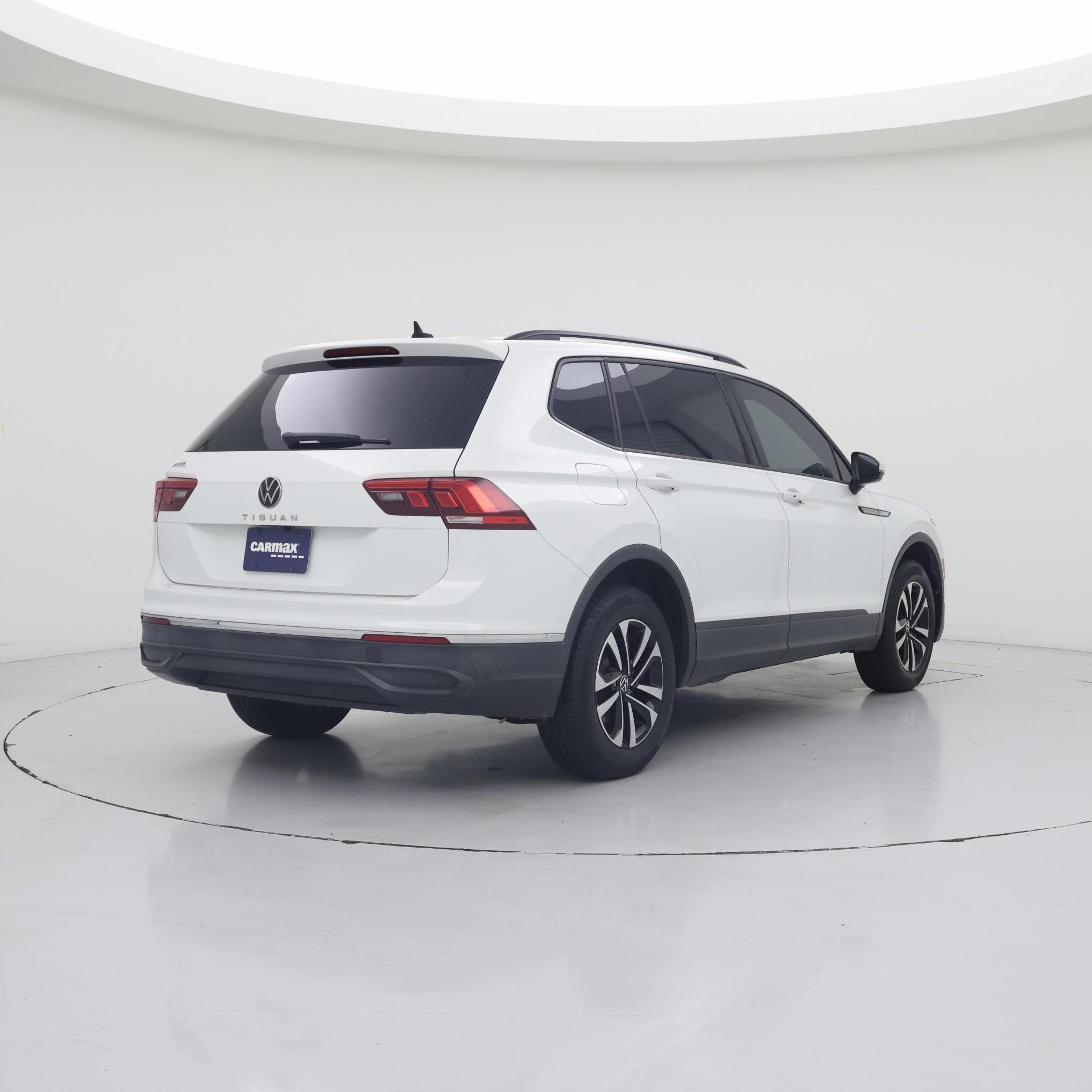 Thumbnail: 2022 Volkswagen Tiguan - 8