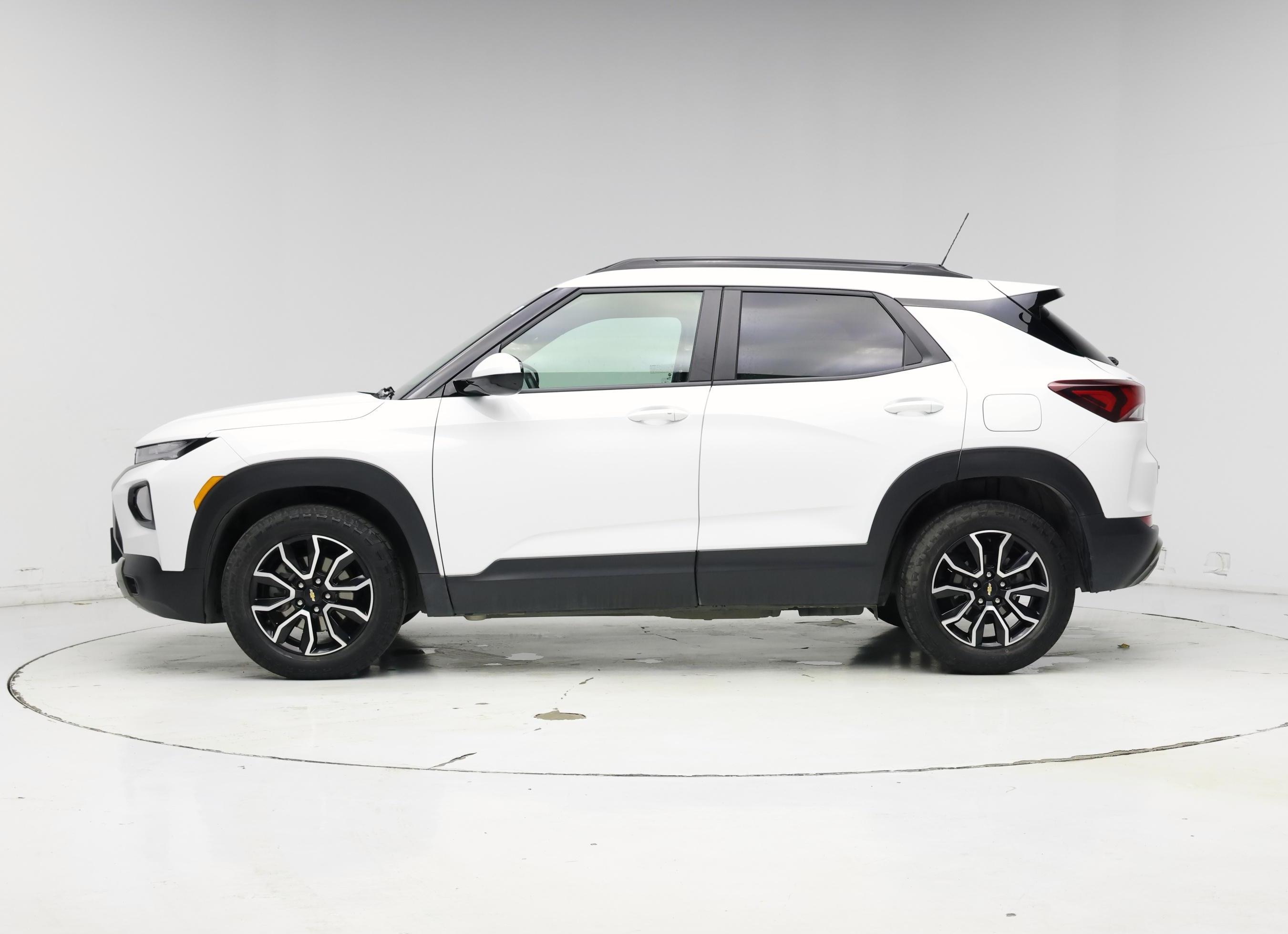 Thumbnail: 2023 Chevrolet TrailBlazer - 3