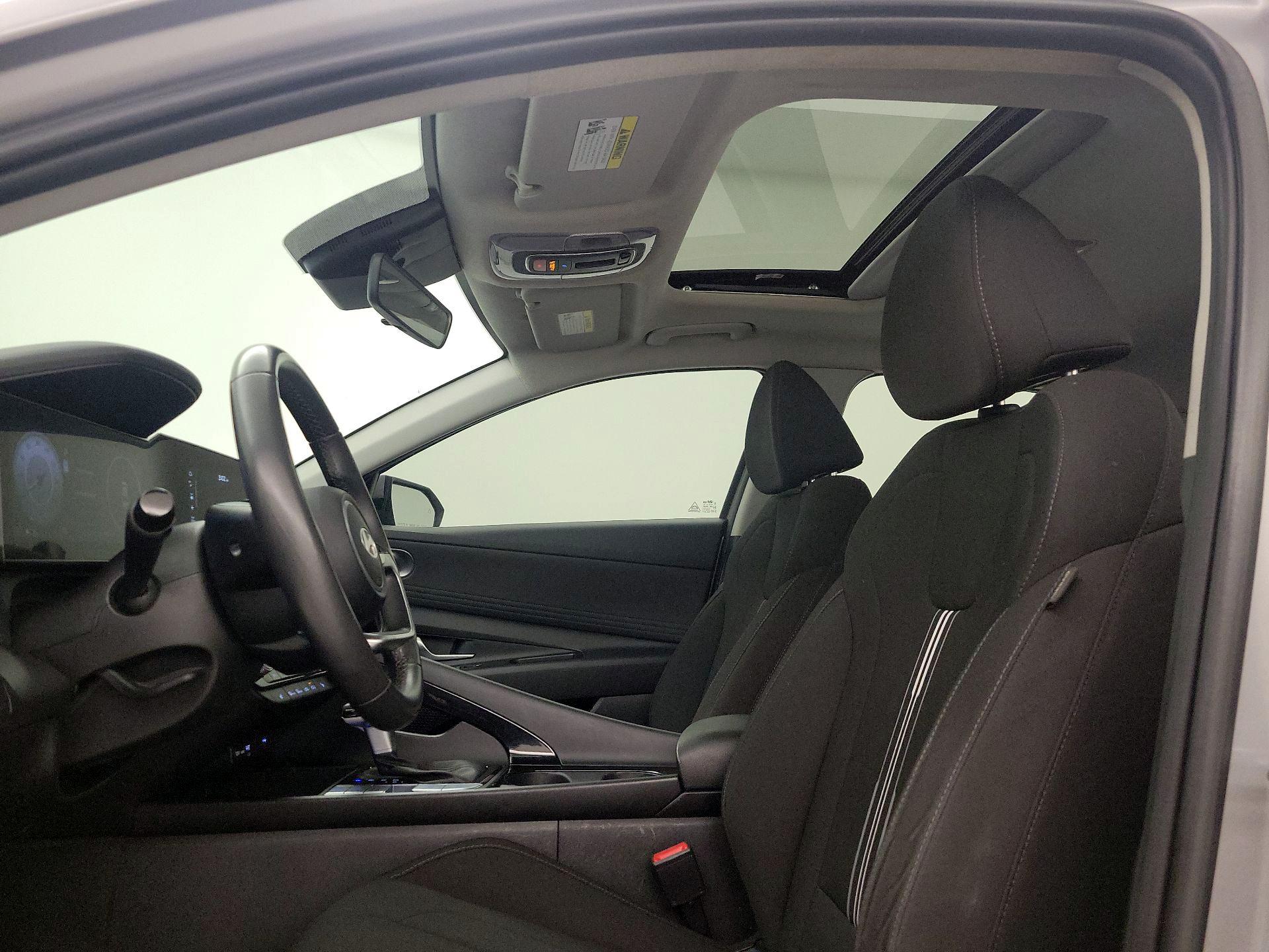 Thumbnail: 2025 Hyundai Elantra - 19