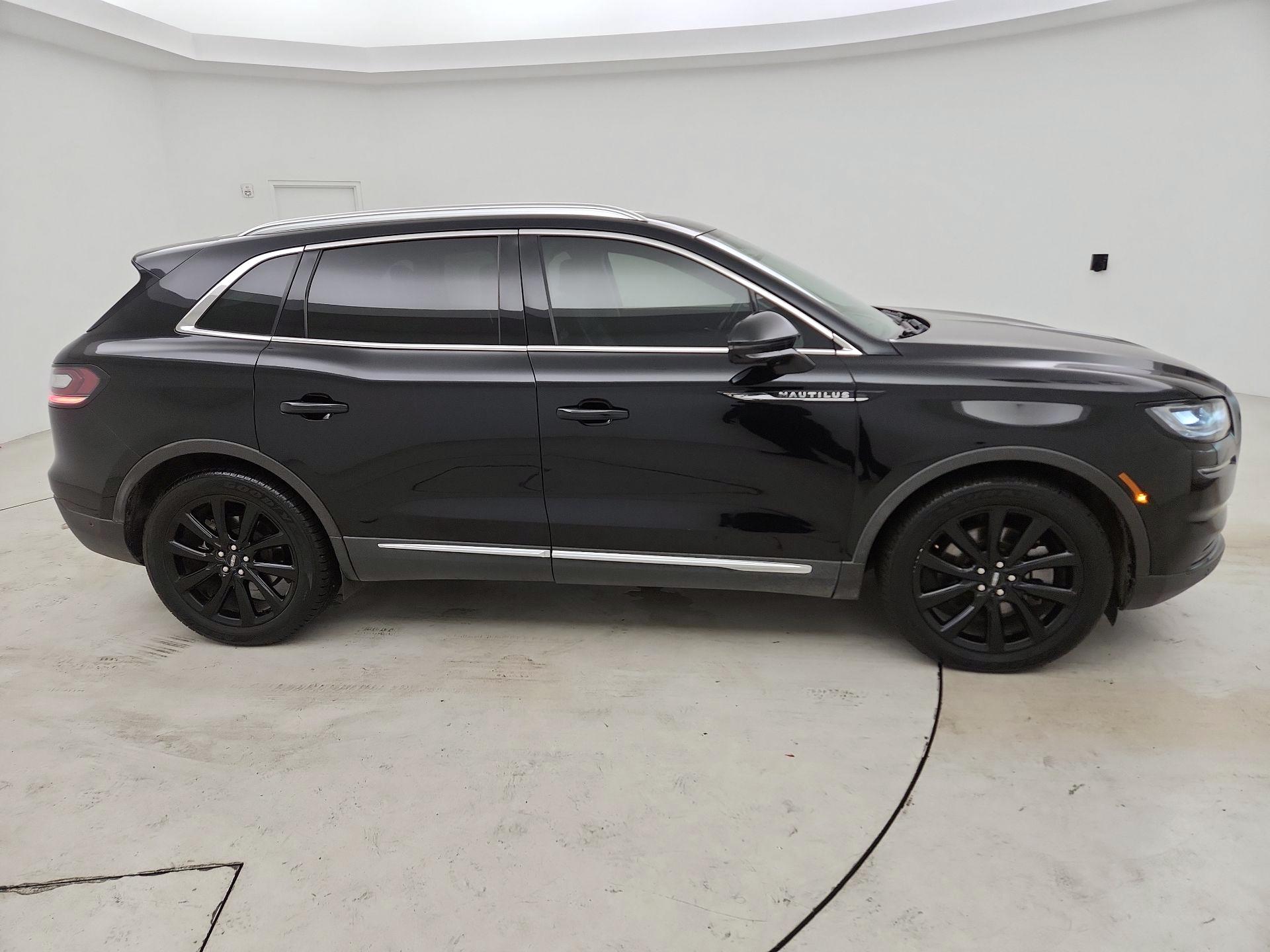 Thumbnail: 2021 Lincoln Nautilus - 4