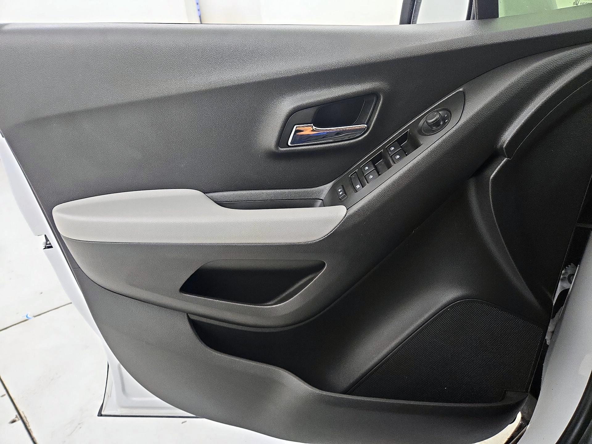 Thumbnail: 2021 Chevrolet Trax - 12