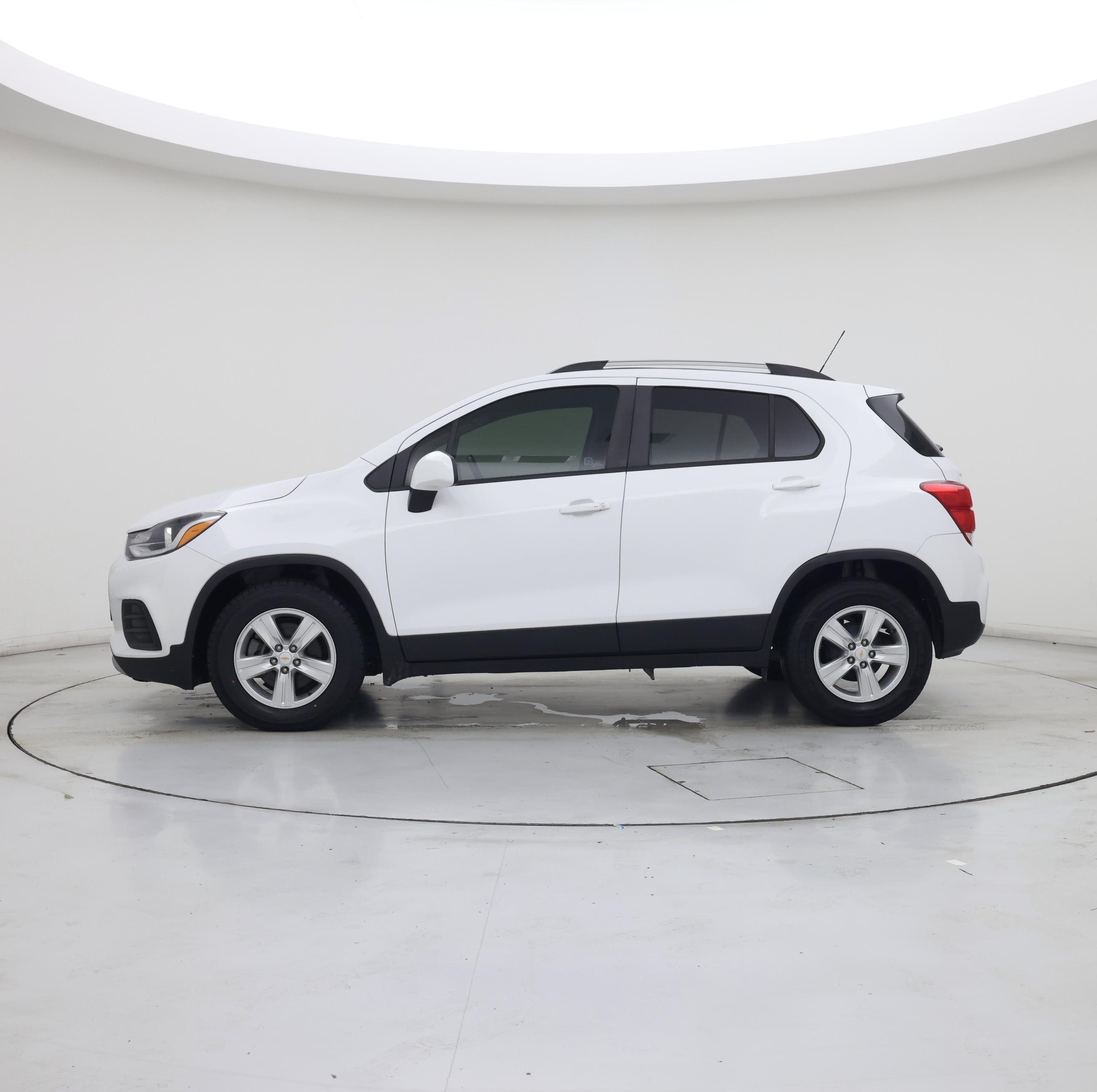Thumbnail: 2021 Chevrolet Trax - 3