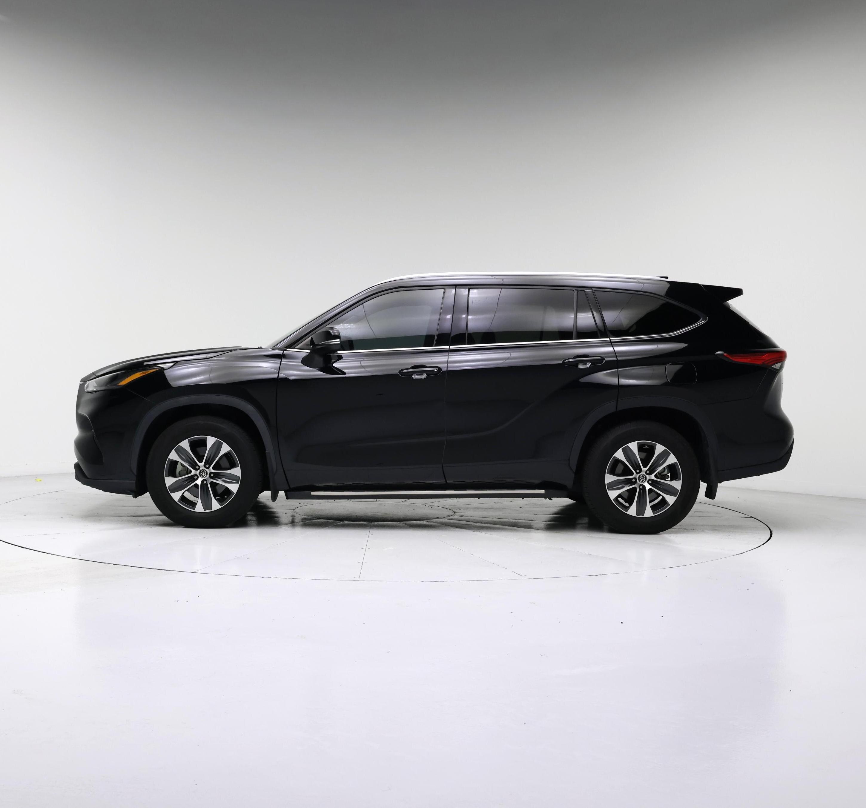 Thumbnail: 2022 Toyota Highlander - 3