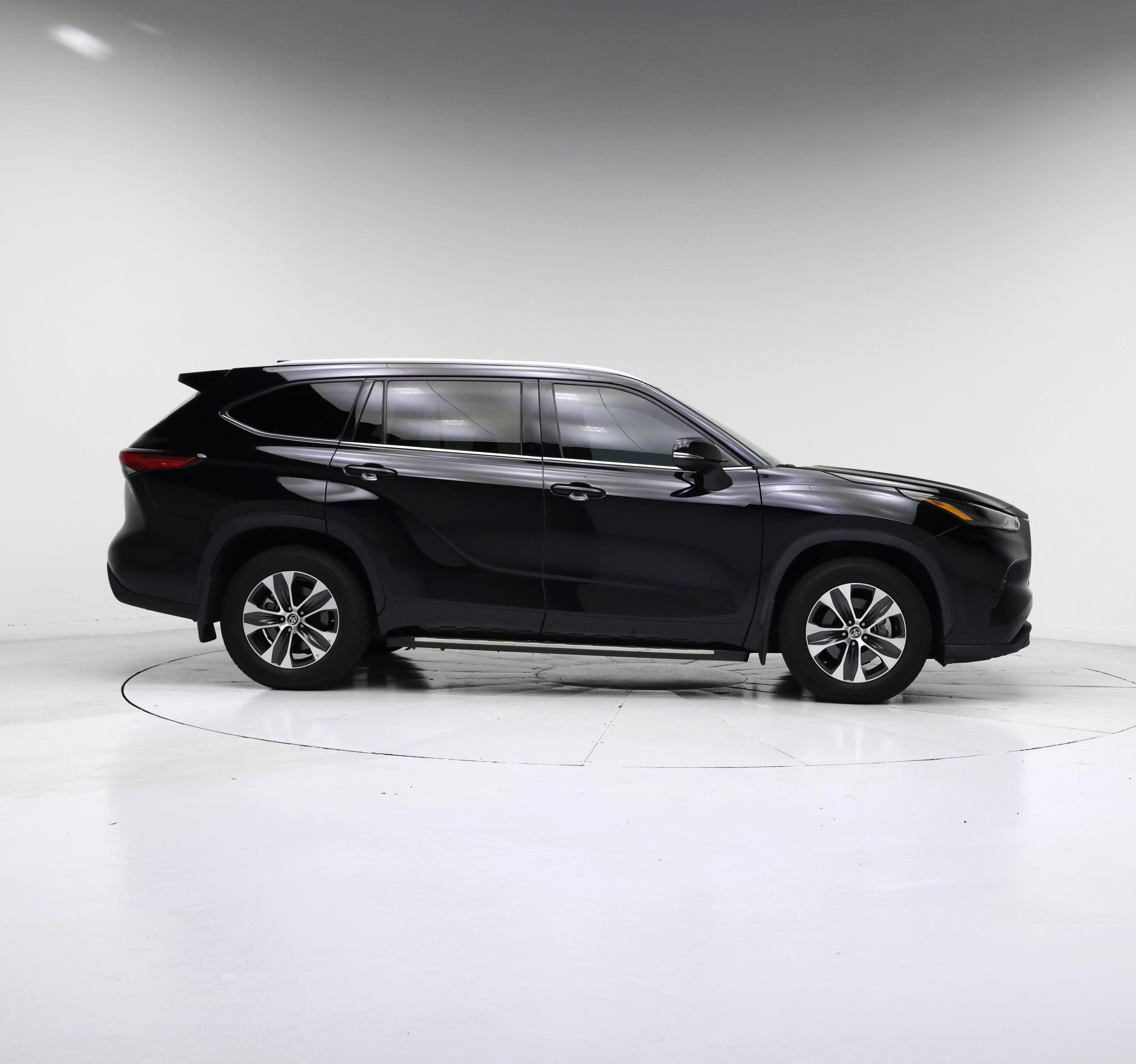 Thumbnail: 2022 Toyota Highlander - 7