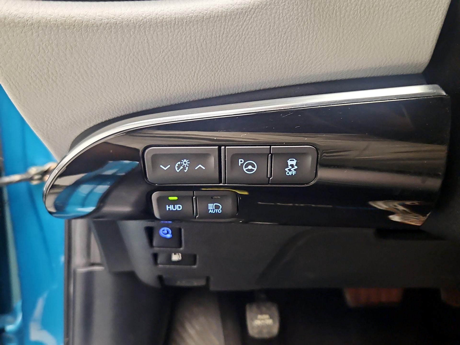 Thumbnail: 2017 Toyota Prius Prime - 13