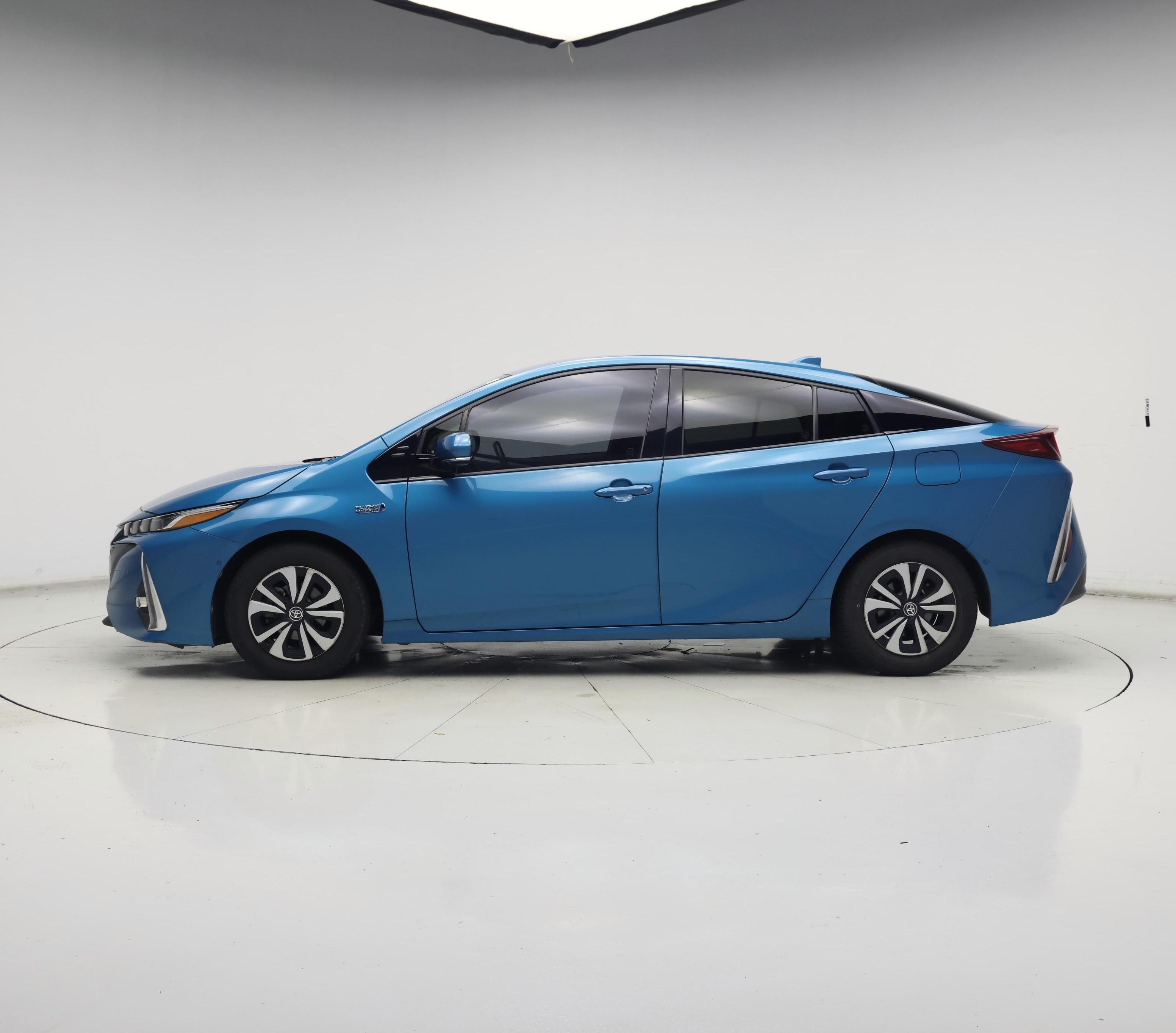 Thumbnail: 2017 Toyota Prius Prime - 3