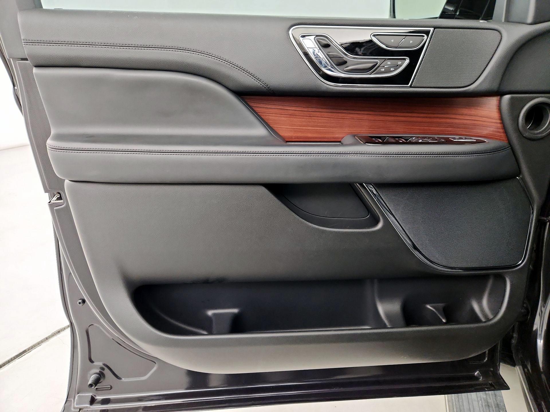 Thumbnail: 2023 Lincoln Navigator - 12