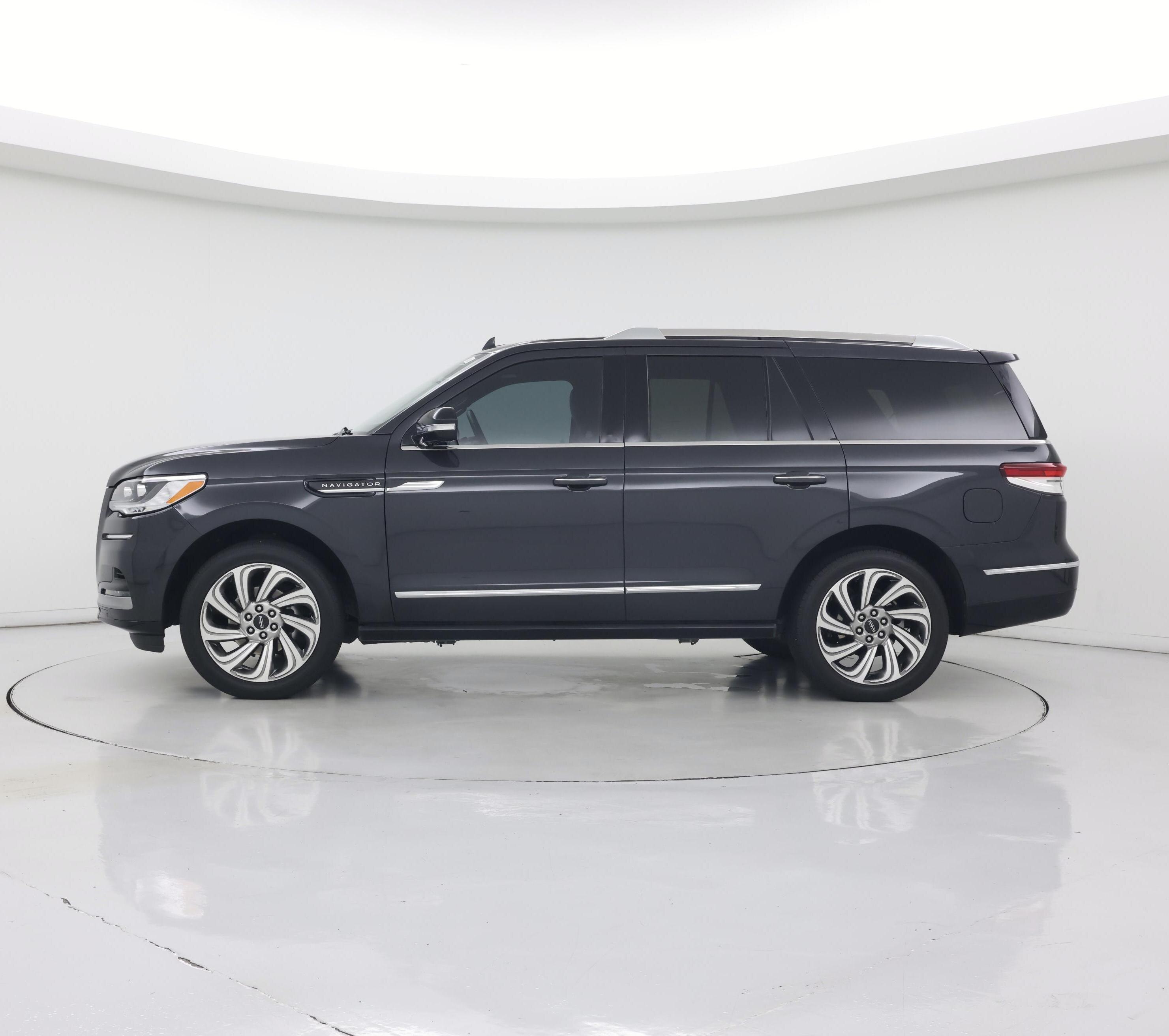 Thumbnail: 2023 Lincoln Navigator - 3