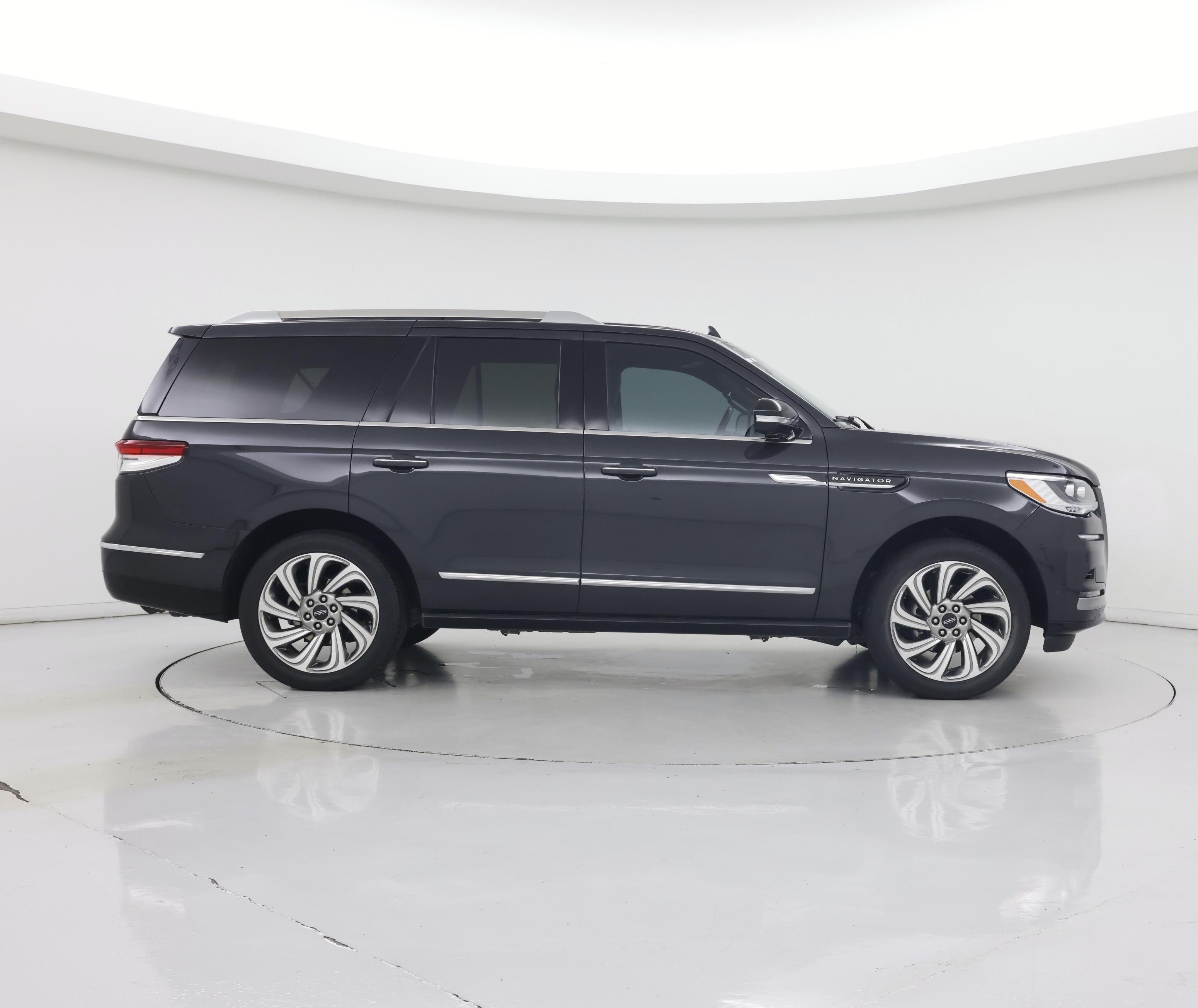 Thumbnail: 2023 Lincoln Navigator - 7
