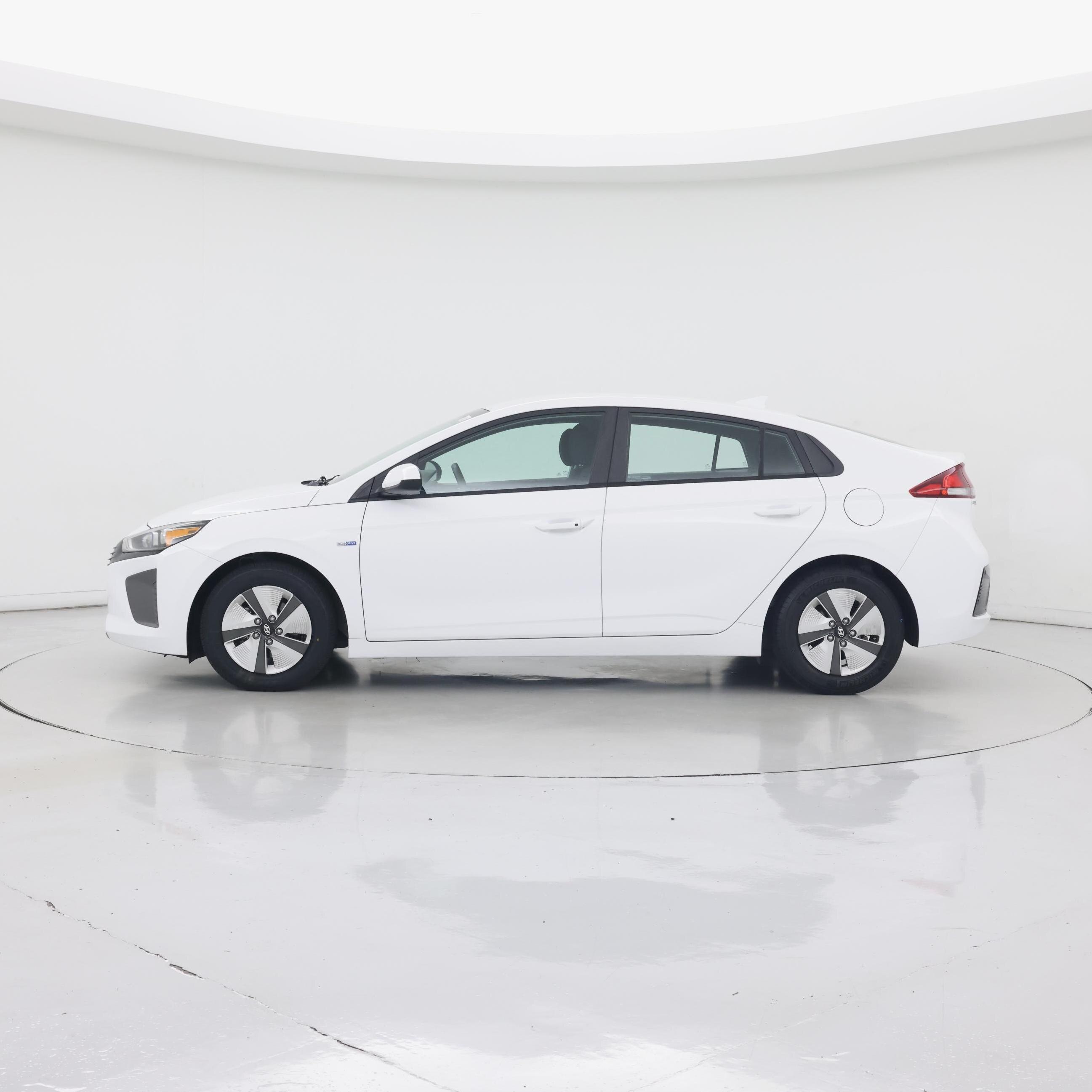 Thumbnail: 2019 Hyundai Ioniq - 3