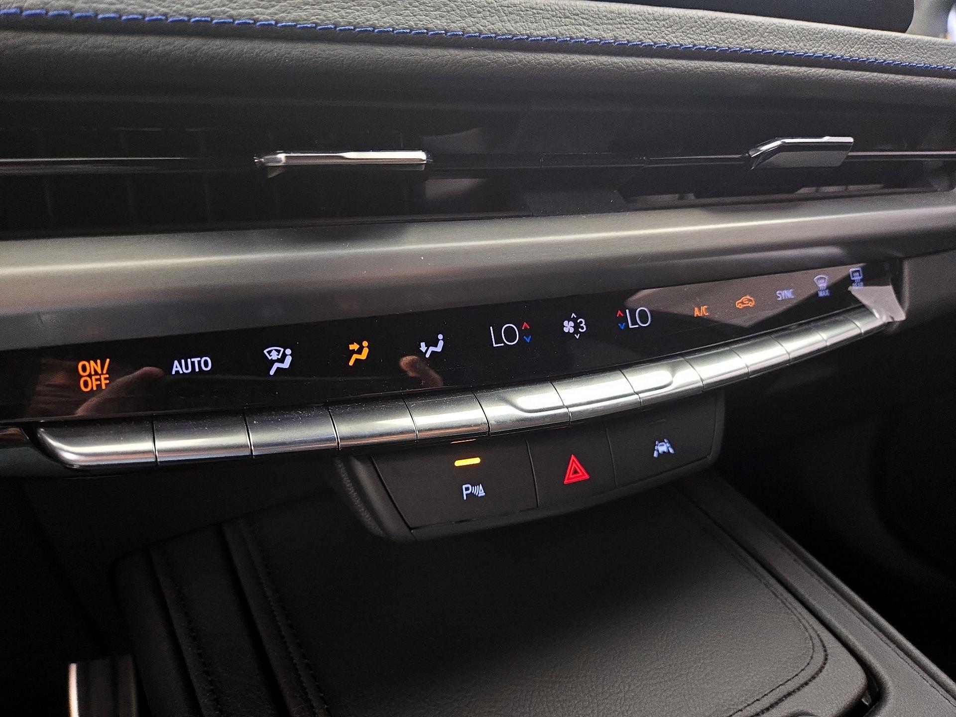 Thumbnail: 2025 Cadillac XT4 - 16