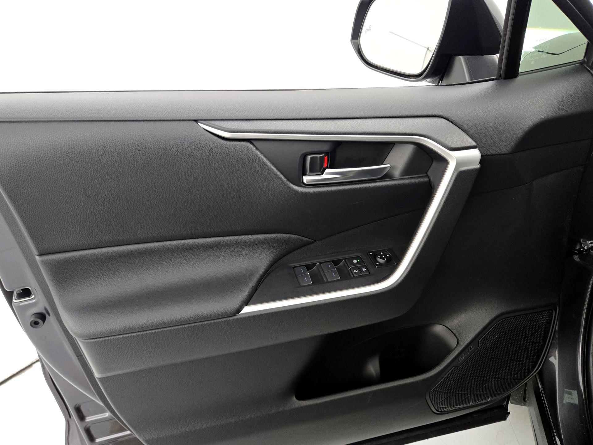 Thumbnail: 2025 Toyota RAV4 - 12