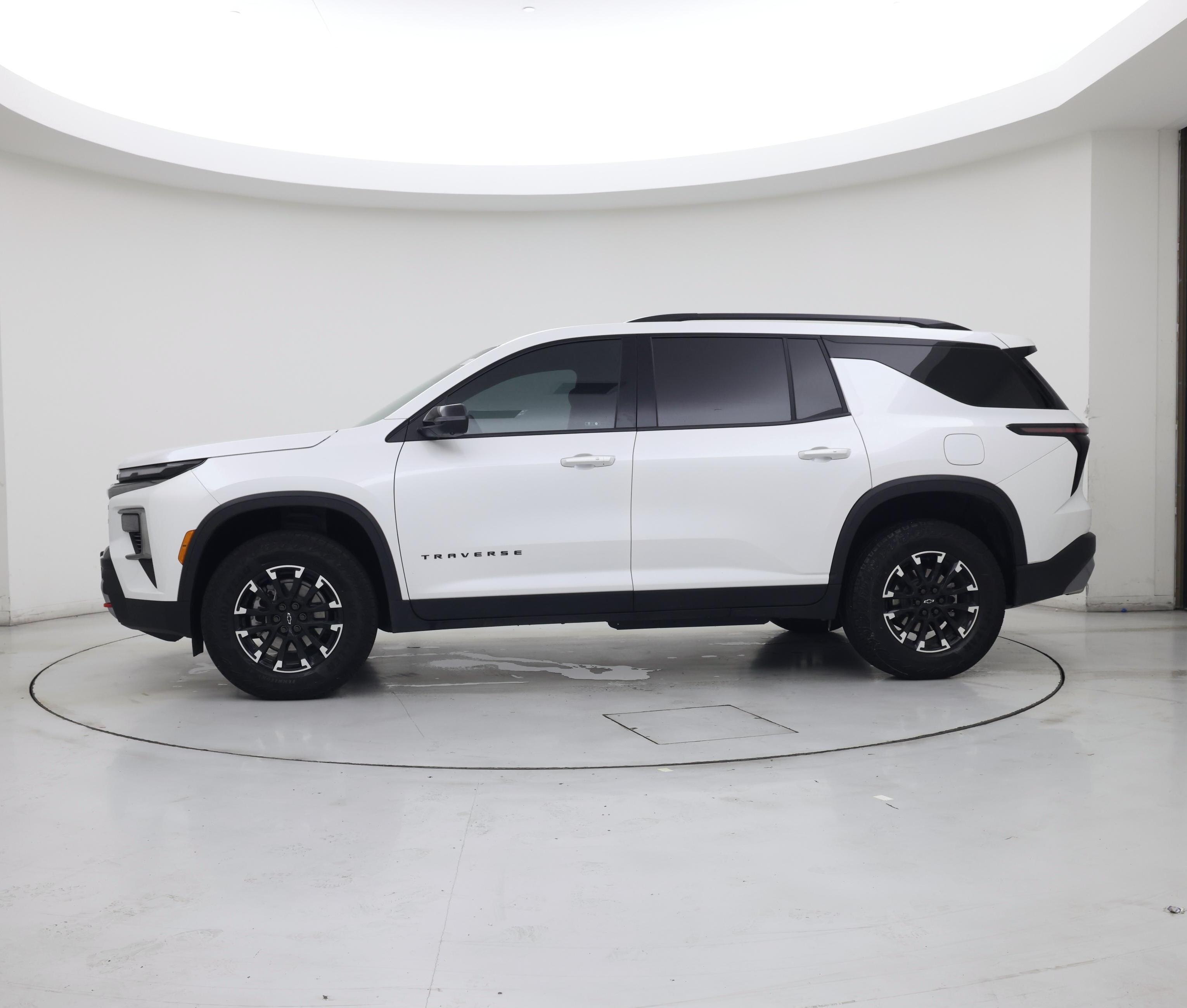 Thumbnail: 2025 Chevrolet Traverse - 3