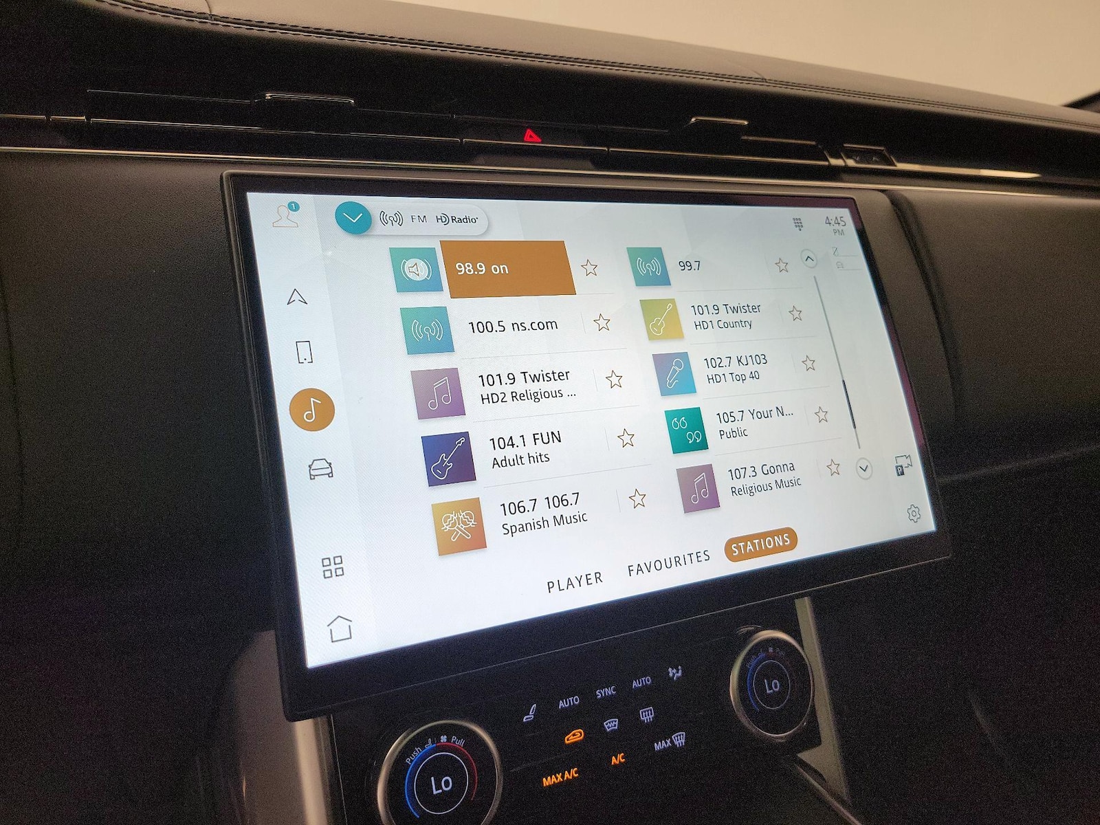 2023 Land Rover Range Rover SE - Photo 17