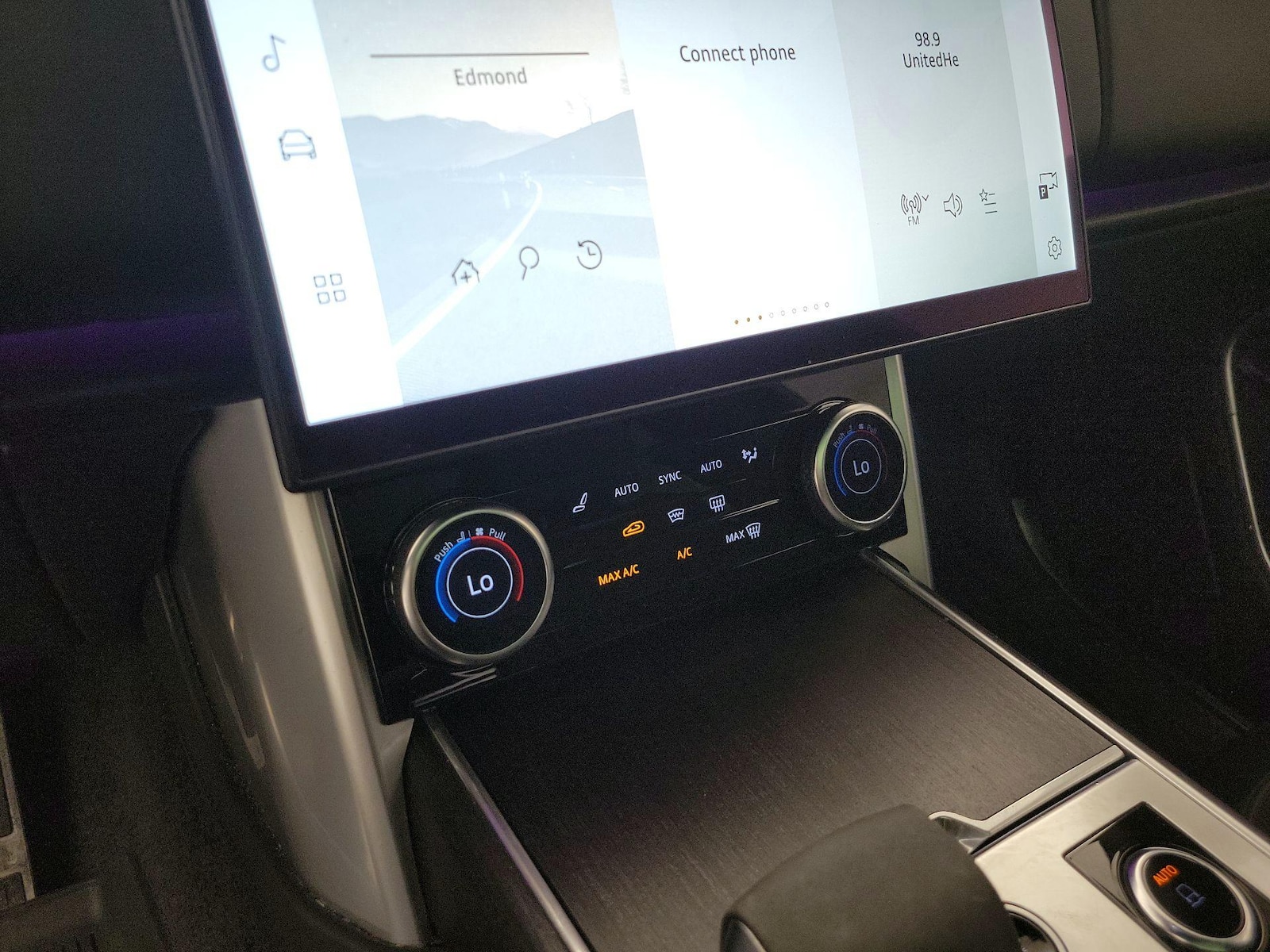 2023 Land Rover Range Rover SE - Photo 18