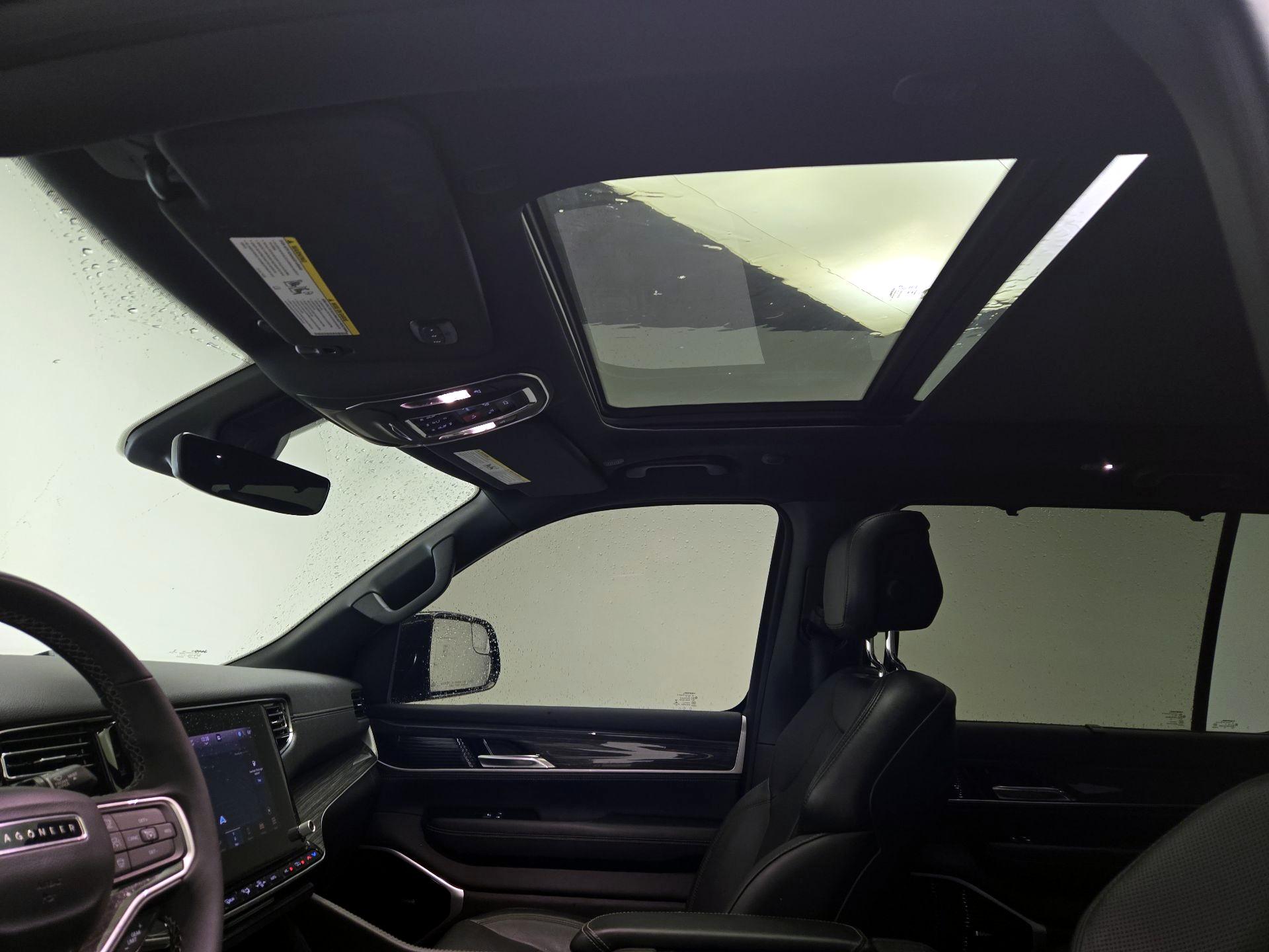 Thumbnail: 2022 Jeep Wagoneer - 20